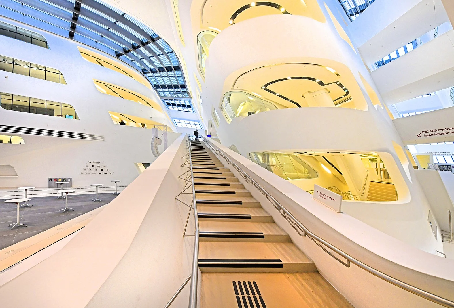 WU und Hauptbahnhof Manfred Baumgartner 11.jpg