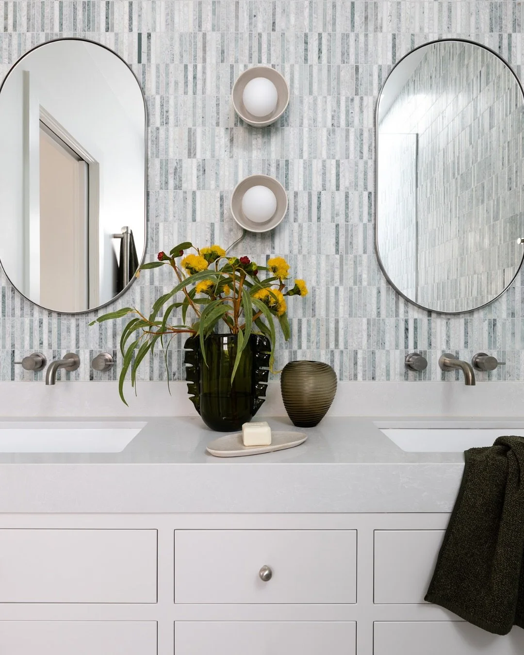 Soft light, gentle tones and the slow &ldquo;Sunday&rdquo; feeling 🌱
&bull;
#actionplans #drafting #draftinganddesign #buildingdesigner #renovating #northernbeaches #avalon #hoildays #bathroomgoals