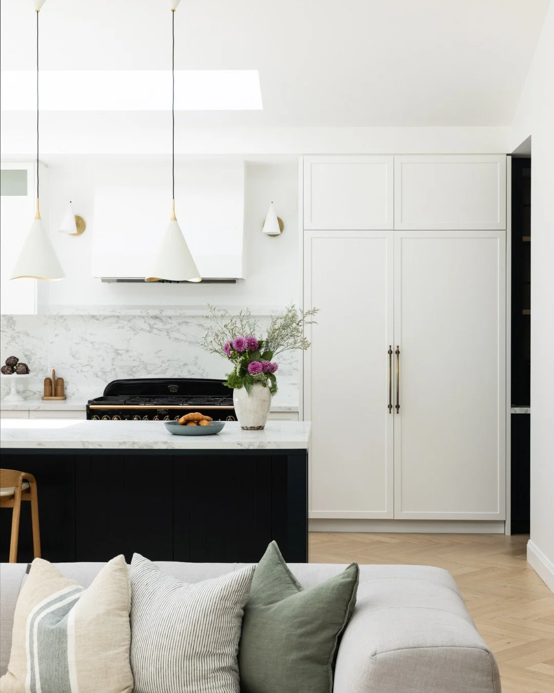 Open, airy and full of light&mdash;this reworked downstairs space centres around a seamless kitchen, living and dining zone with a striking vaulted ceiling above.⁣
&bull;⁣
#renovating #northernbeaches #manlybeach #actionplans #buildingdesign #homedes