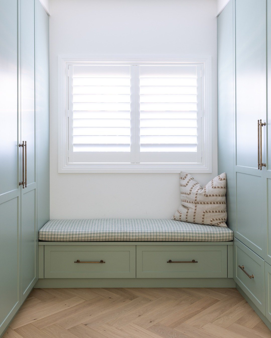 Design Tip: Storage that's built in 💭⁣
&bull;⁣
The best renovations hide clutter before it appears. Think walk-in pantries, mudrooms, built-in cabinetry, and clever joinery so the home stays organised and functional.⁣
&bull;⁣
#northernbeaches #actio