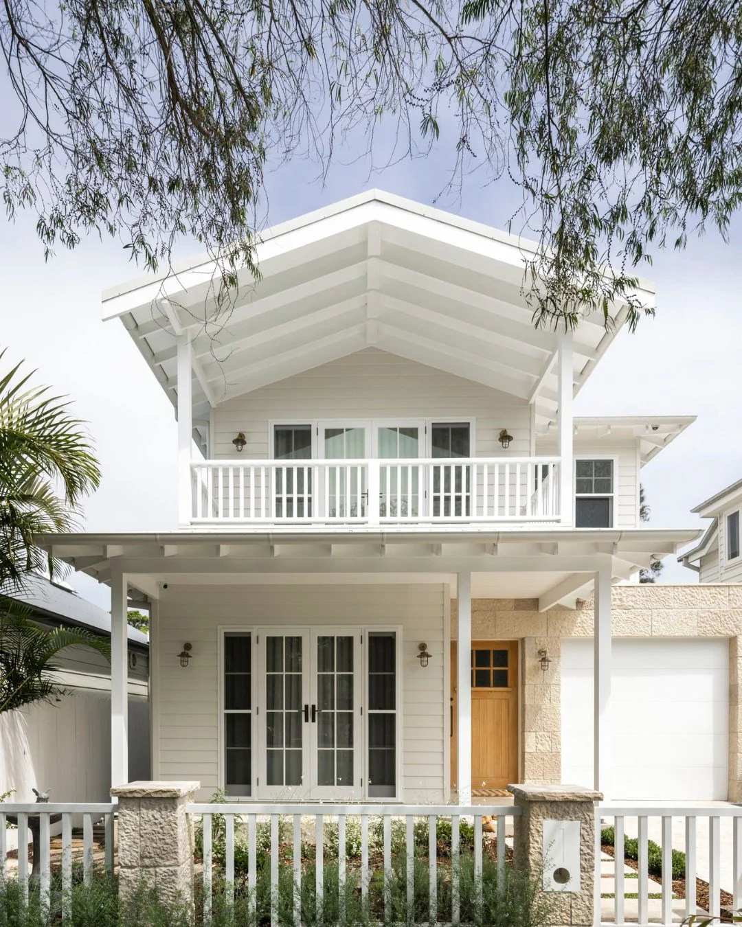 This CDC-designed knock-down rebuild was created for the way our clients live &mdash; light-filled living, seamless indoor-outdoor flow and plenty of space for family life and entertaining.⁣
&bull;⁣
#northernbeaches #actionplans #renovating #building