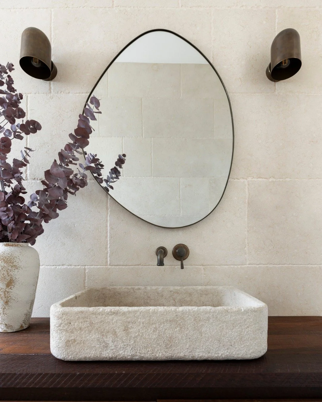 A serene bathroom space designed for everyday use, with a little touch of luxury.⁣
&bull;⁣
#northernbeaches #actionplans #renovating #buildingdesign #homeliving #dreamhomes  #decorinspo