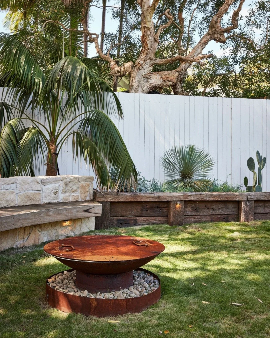 Finally, fire pit season is here 🔥⁣
&bull;⁣
#northernbeaches #actionplans #renovating #buildingdesign #homeliving #dreamhomes  #decorinspo