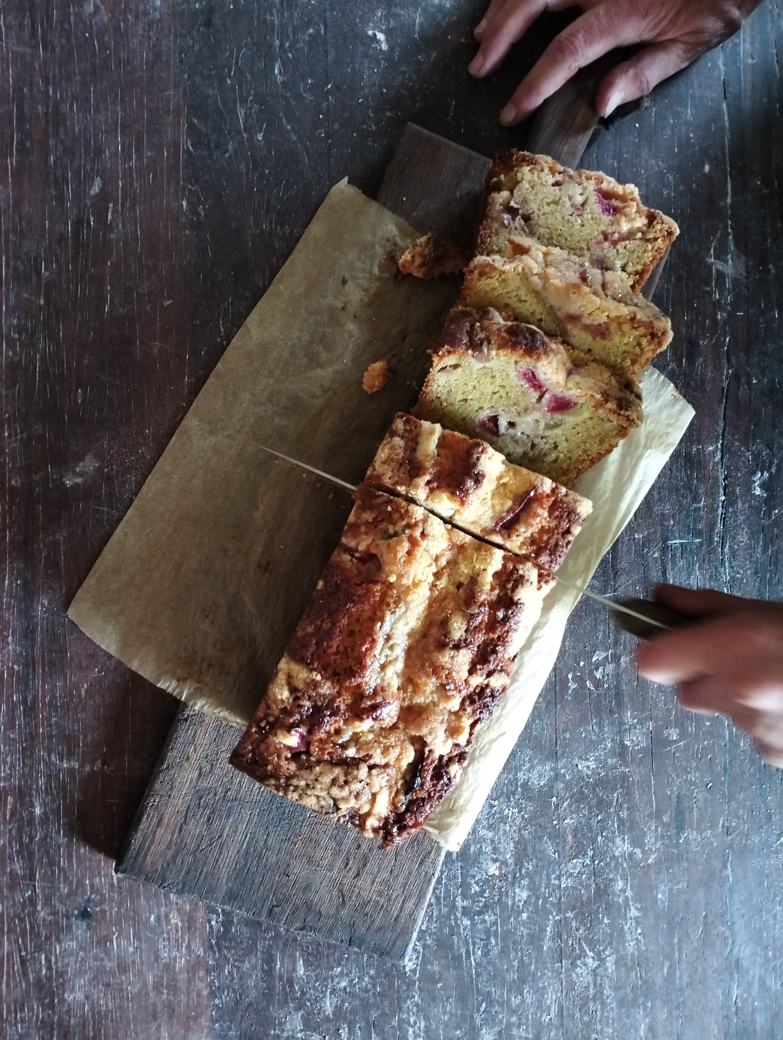 Rhubarb Strawberry Crumble Cake