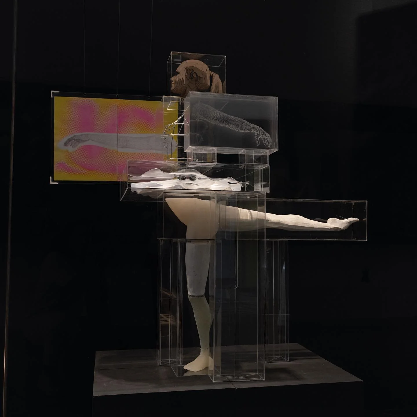 Genevieve
//
Head, laser cut
Chest, wire bending
Arm 1, riso printing
Arm 2, laser engraving
Skirt, heating &amp; forming
Pelvis, molding &amp; casting
Leg 1, 3D printing
Leg 2, CNC milling, molding &amp; casting
//