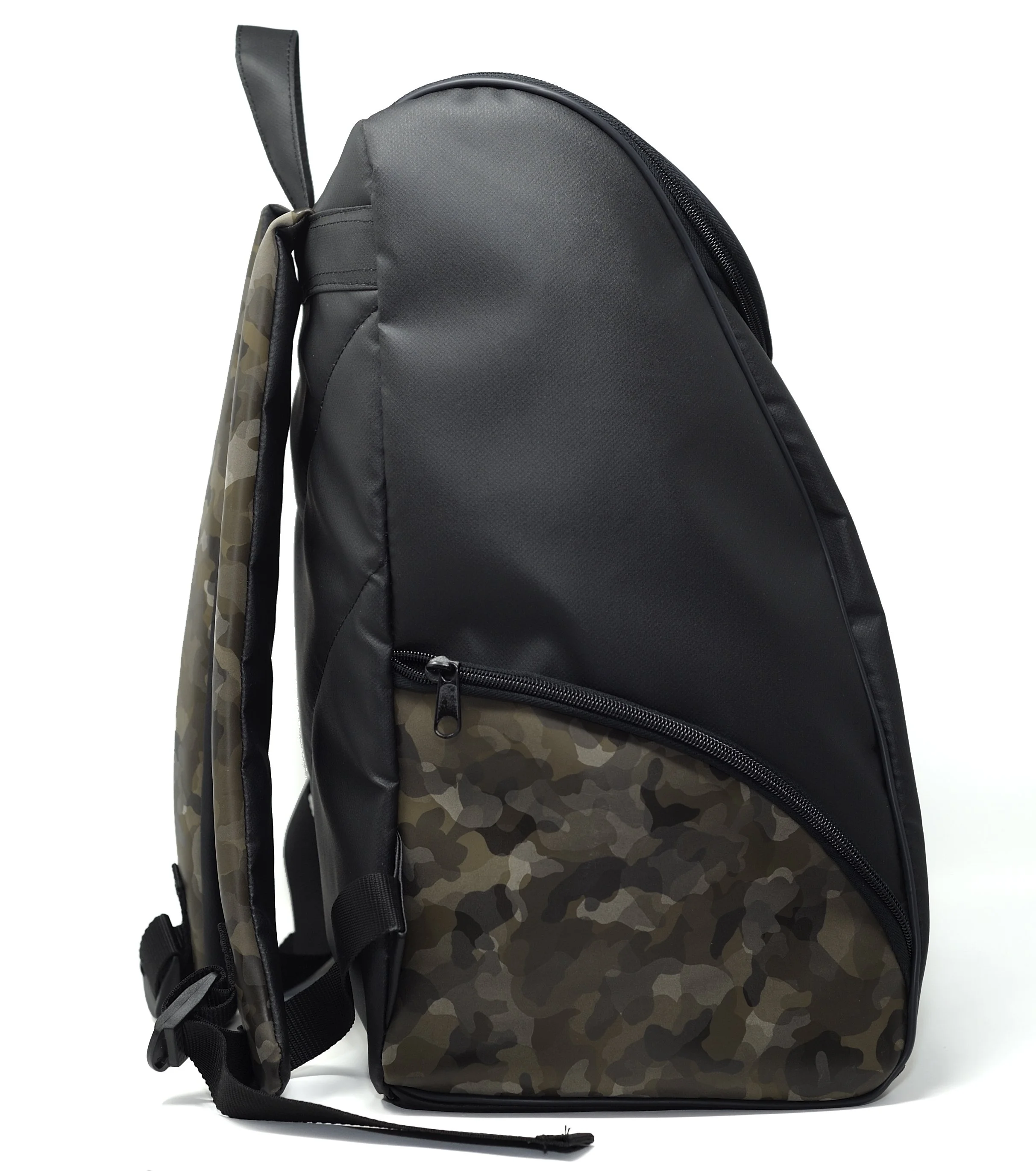 Zaino nero con parte frontale in tessuto mimetico