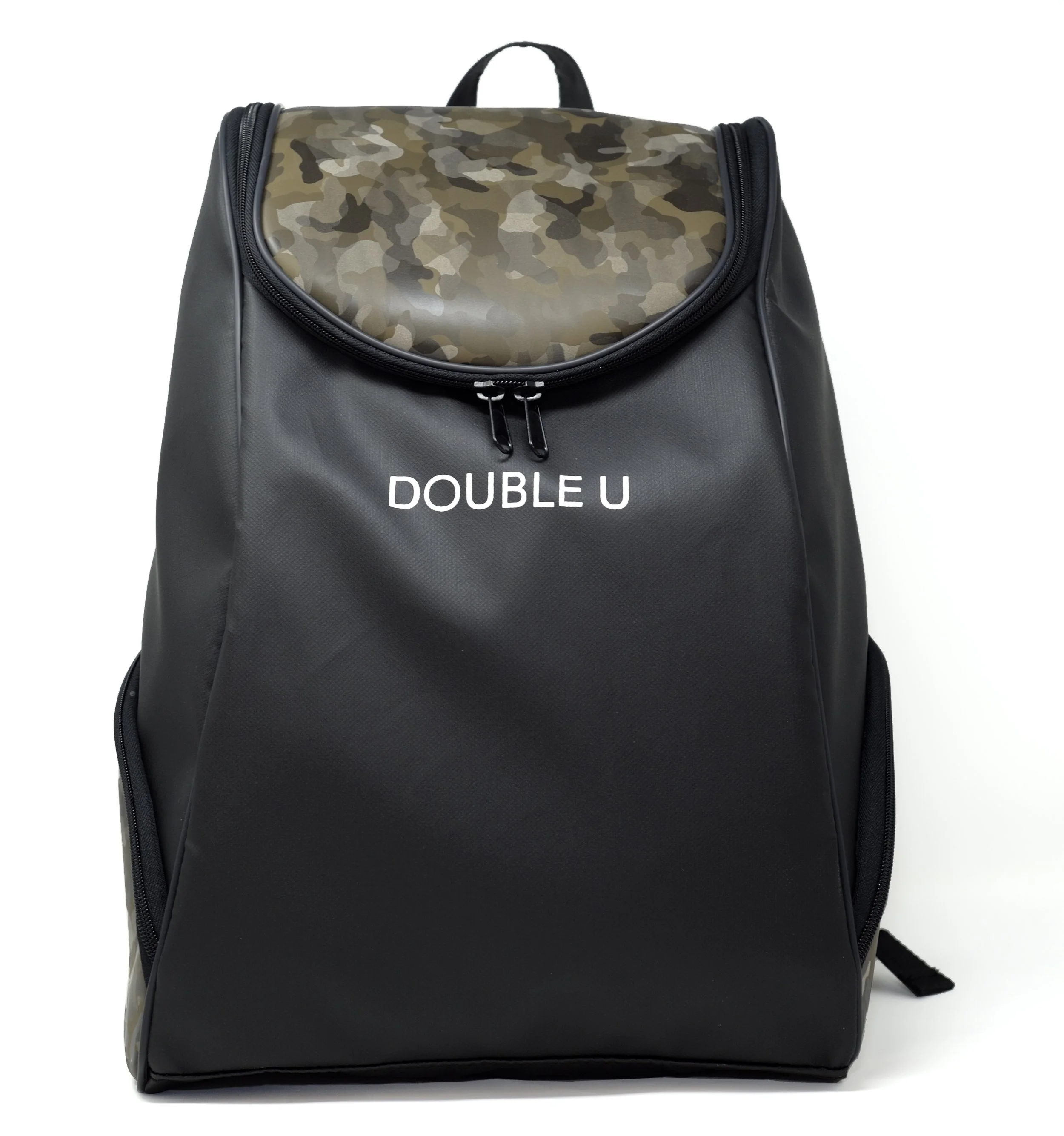 Zaino nero con tasca superiore in fantasia mimetica e la scritta 'DOUBLE U' sulla parte frontale