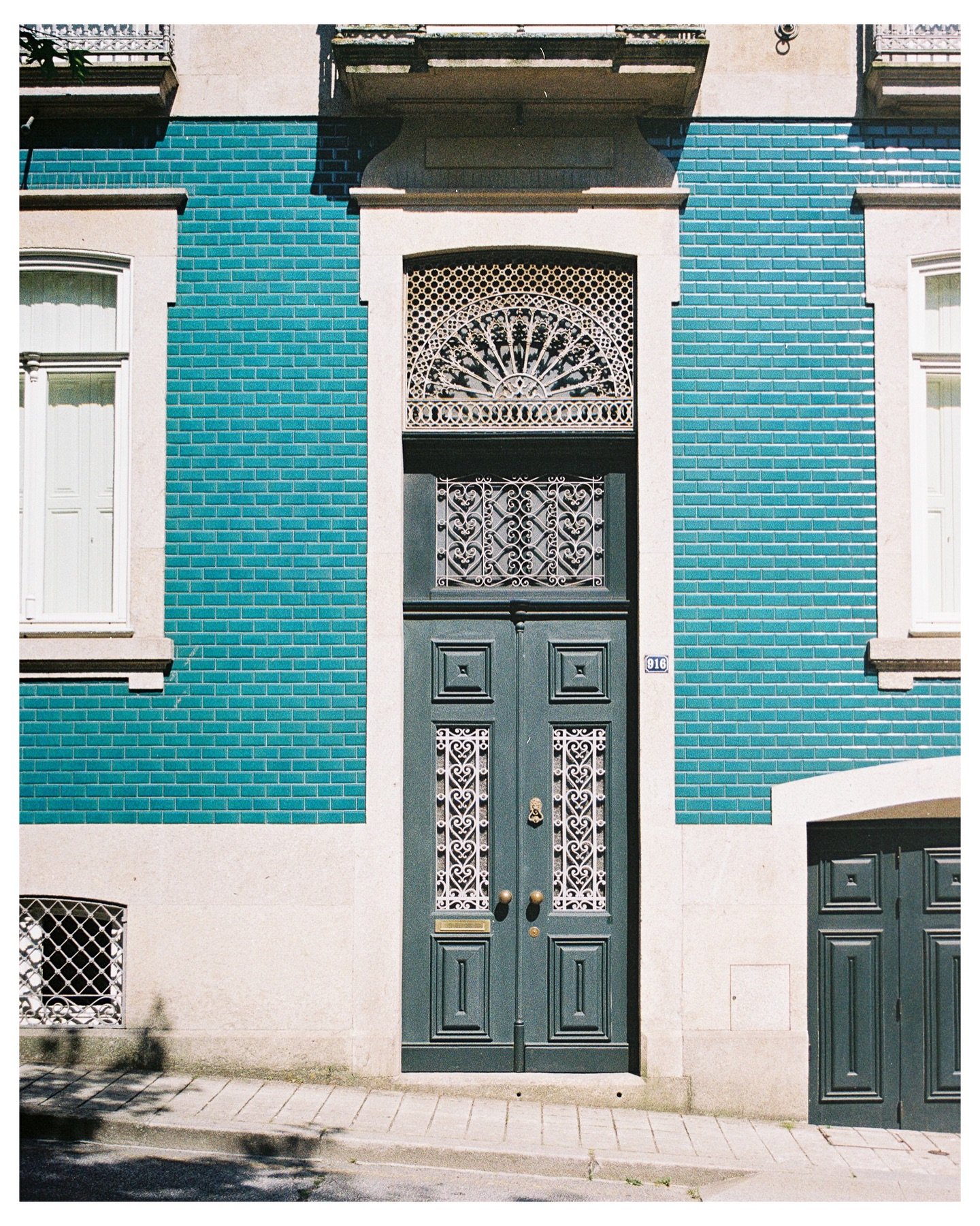 Unique doors and homes on film
Kodak Gold 400
#onfilm #kodak #porto