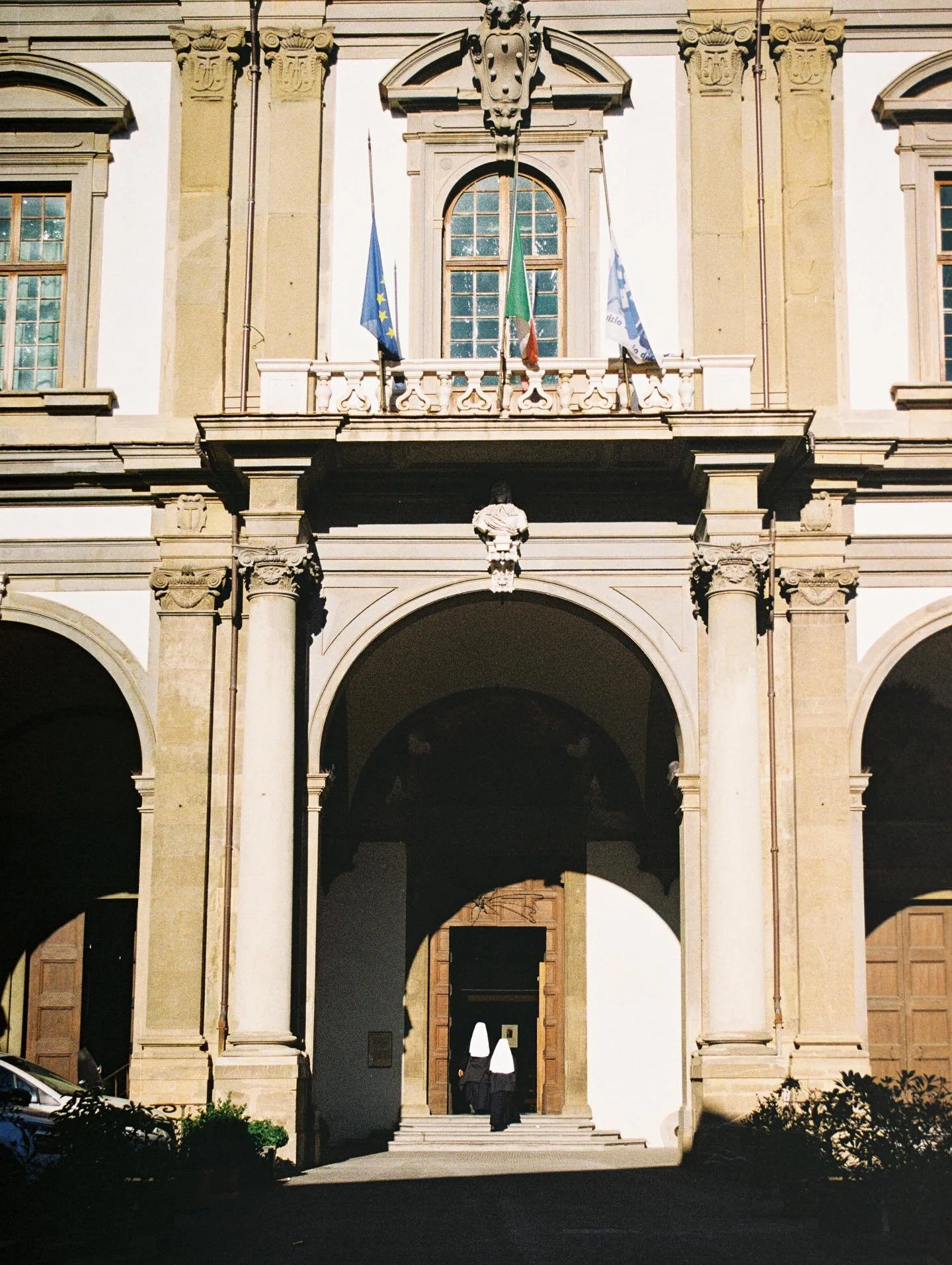 Florence on film 
Kodak Color Plus 200
#onfilm #colorplus200 #kodak #florence 
&bull;
&bull;
&bull;
&bull;
&bull;
#35mm #florence #october #firenze #kodak #colorplus200 #madewithkodak #loadfilm #35mmphotography #classicfilmclub #loadfilm #shootitwith