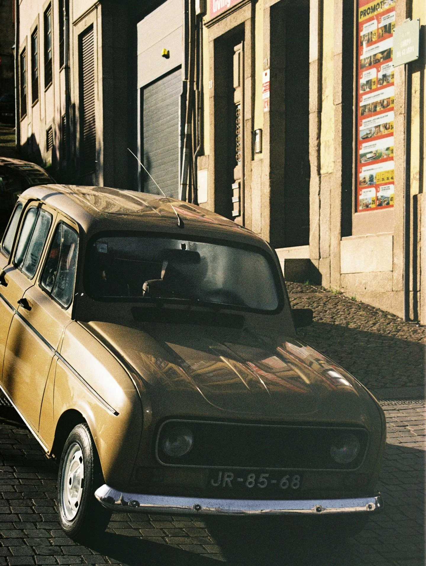 Porto on film 
Kodak ColorPlus 200
#onfilm #kodak #porto 
&bull;
&bull;
&bull;
&bull;
&bull;
#35mm #porto #kodak #gold #kodakcolorplus #shootitwithfilm #photo #portugal #filmallover #loadfilm #herexposure #analogcommunity #analogue #analoguevibes #an