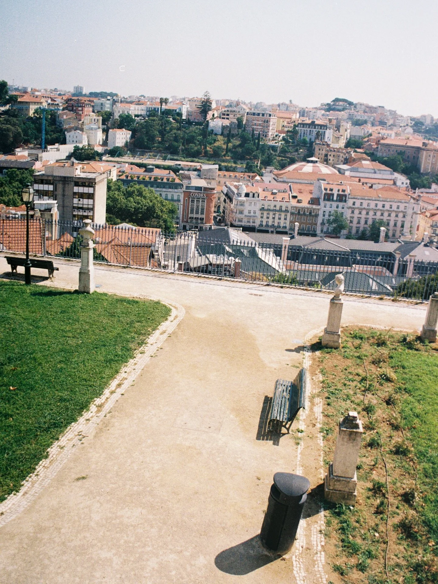 A collection from Lisboa on film 
Aug&rsquo;25 &bull; Aug&rsquo;24
Kodak Gold 200
#kodak #lisboa #onfilm