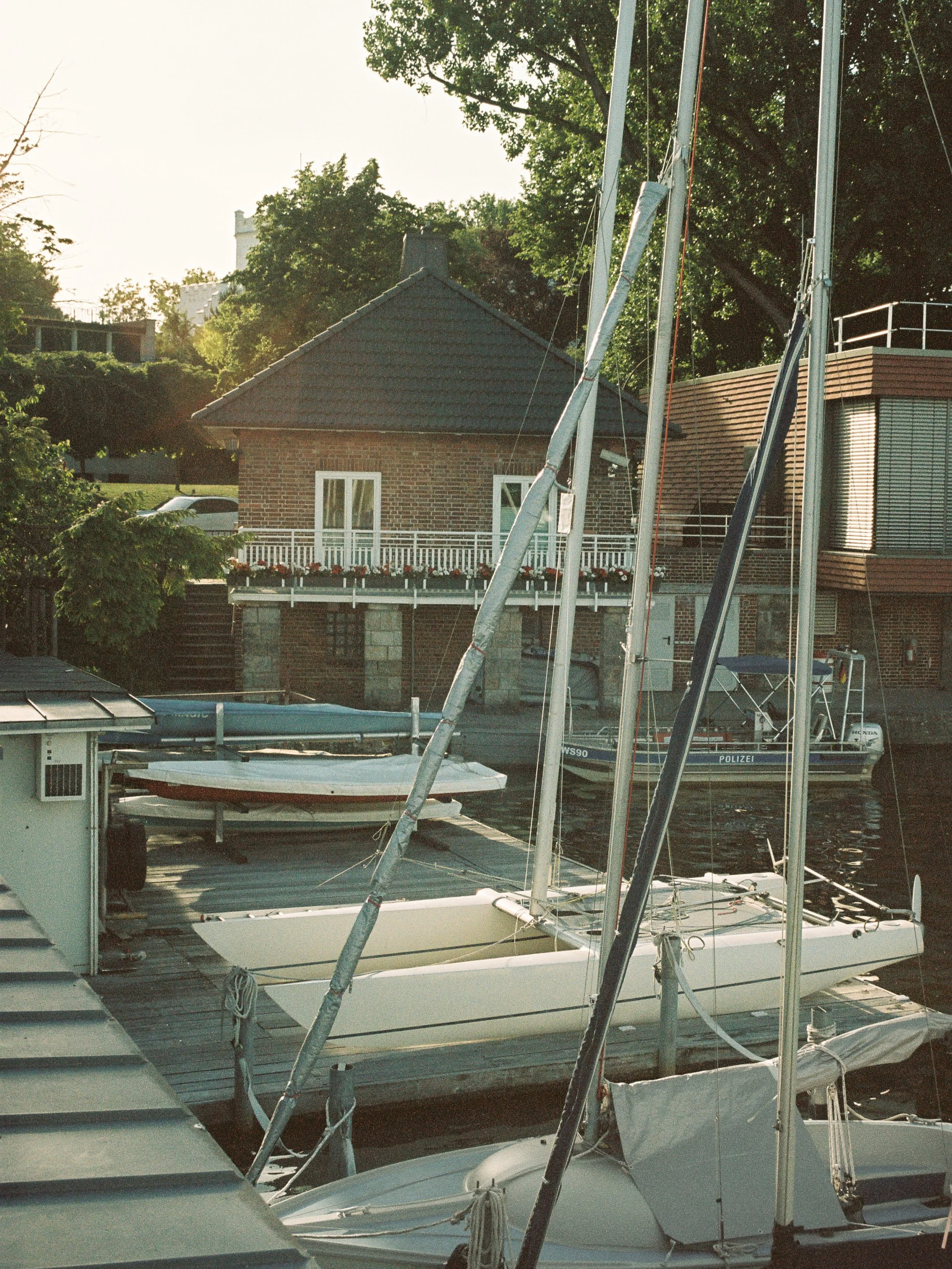 Hamburg on film
Portra 160 and 400
#hamburg #onfilm #portra #germany