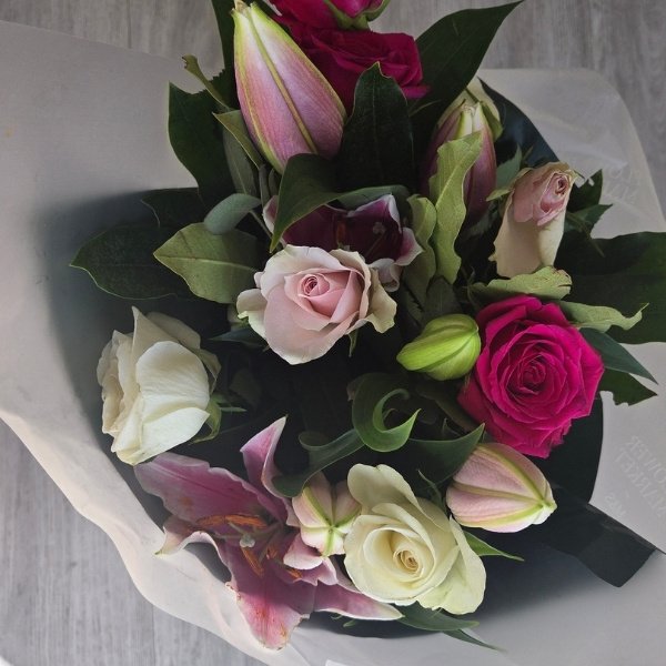 Roses and lilies to say Thank You