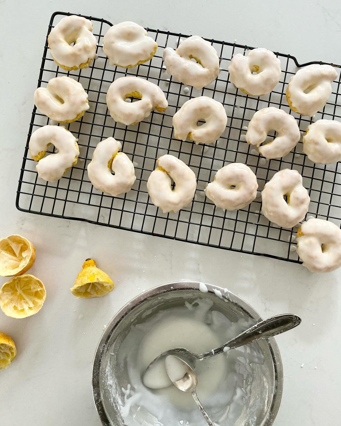 LEMON TARALLI ~ one of those recipes you never tire of from Italian Street Food. 

Recipe:

250g plain flour 
50g corn flour 
1 scant tsp baking powder 
pinch salt 
100g caster sugar 
zest of a lemon 
90g cold unsalted butter, diced 
2 eggs, l