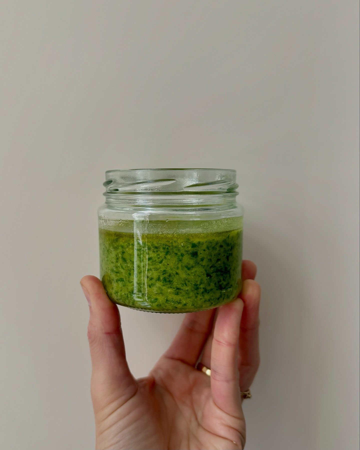 BLANCHING BASIL when making basil pesto - it&rsquo;s a bit controversial, I know. The first time I saw it done by @rumpole48 I scoffed at the thought. But it is a very effective way to make sure your basil pesto remains a vivid green. Blanch the leav
