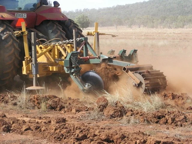 Ripping, mounding and rolling in a single pass