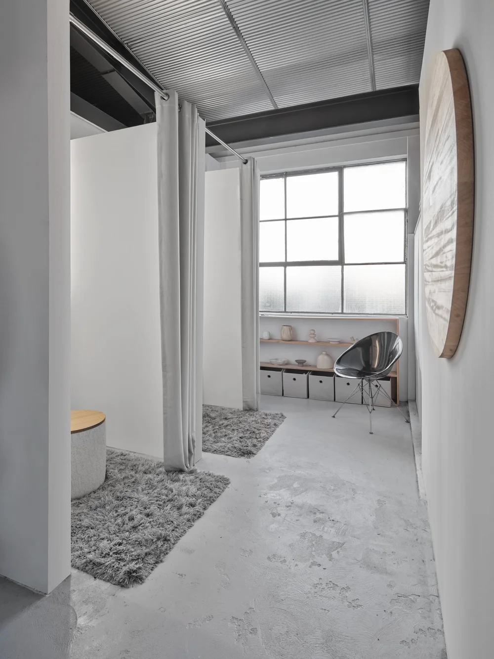 Valeon changing area with mirrors and seating.