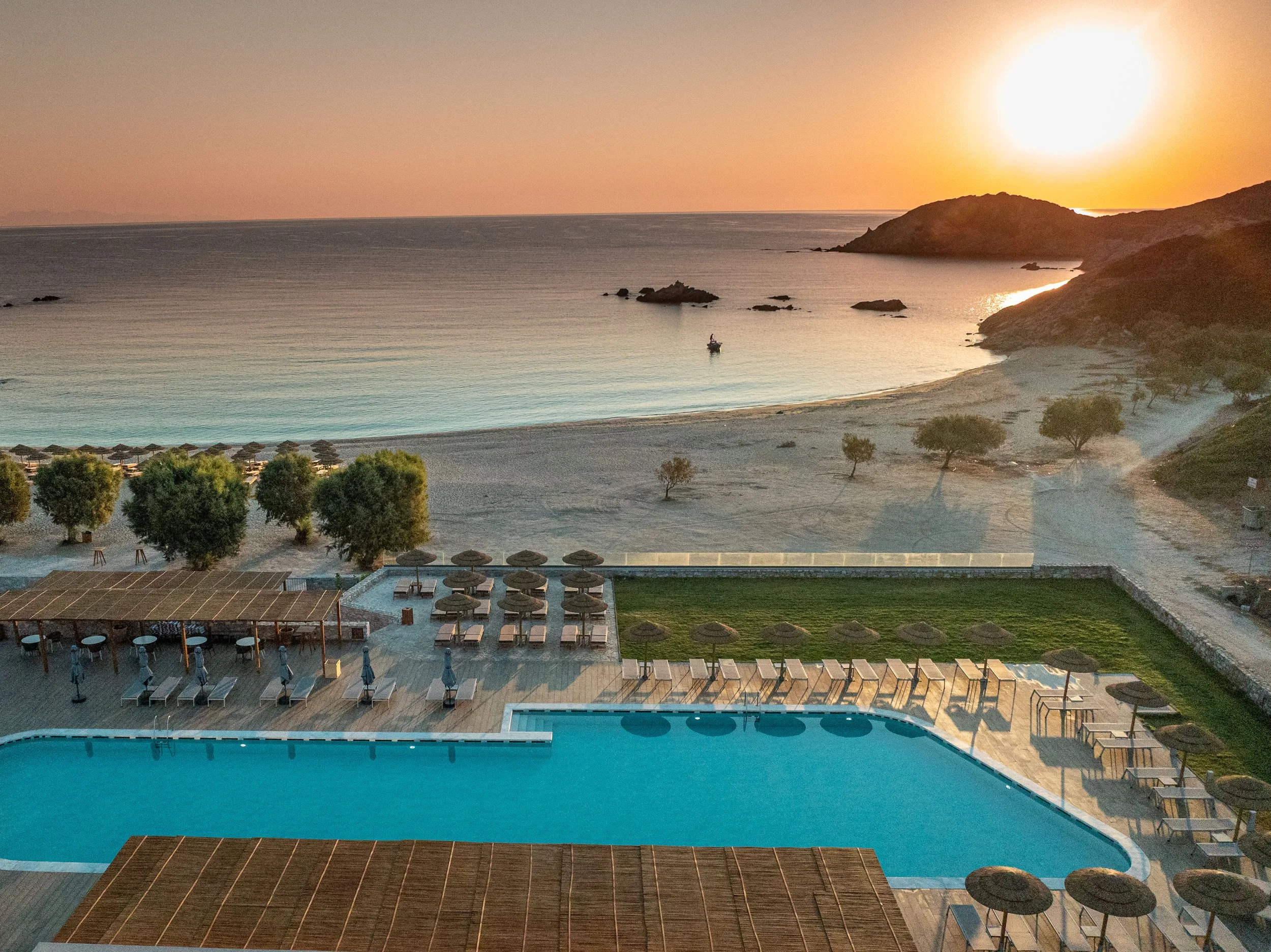Heromylos-Beach Pool 2.jpg
