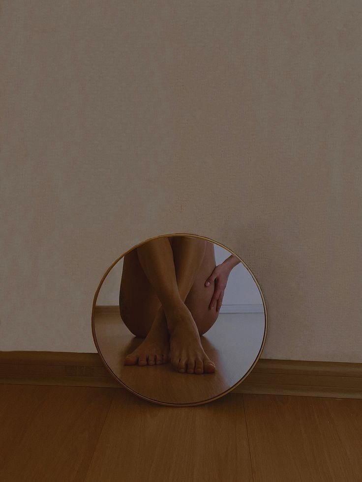 Yoni Gazing: τι ειναι & πως βοηθα στην ερωτικη αυτογνωσια