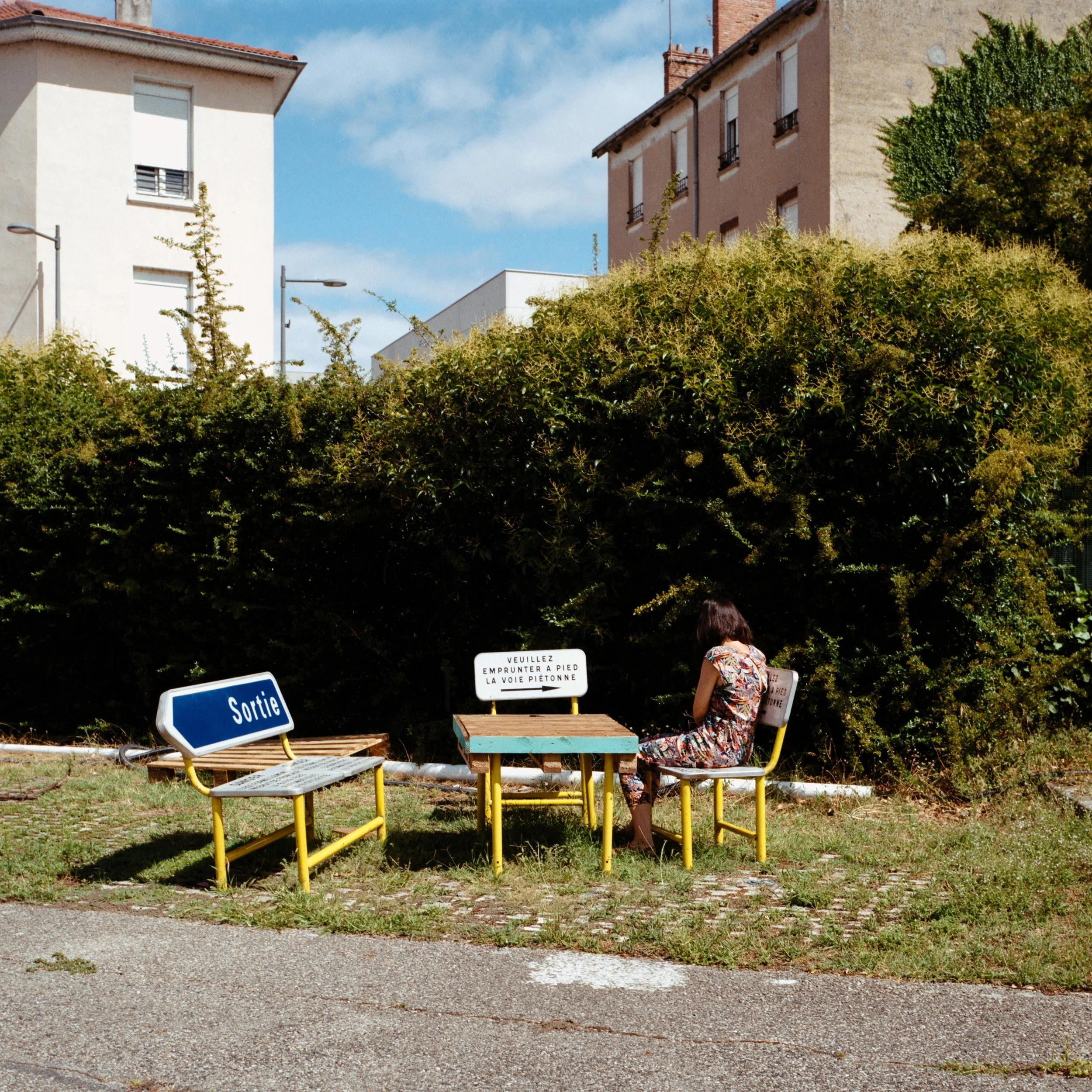 Heureusement qu’il y a des fleurs imprimées