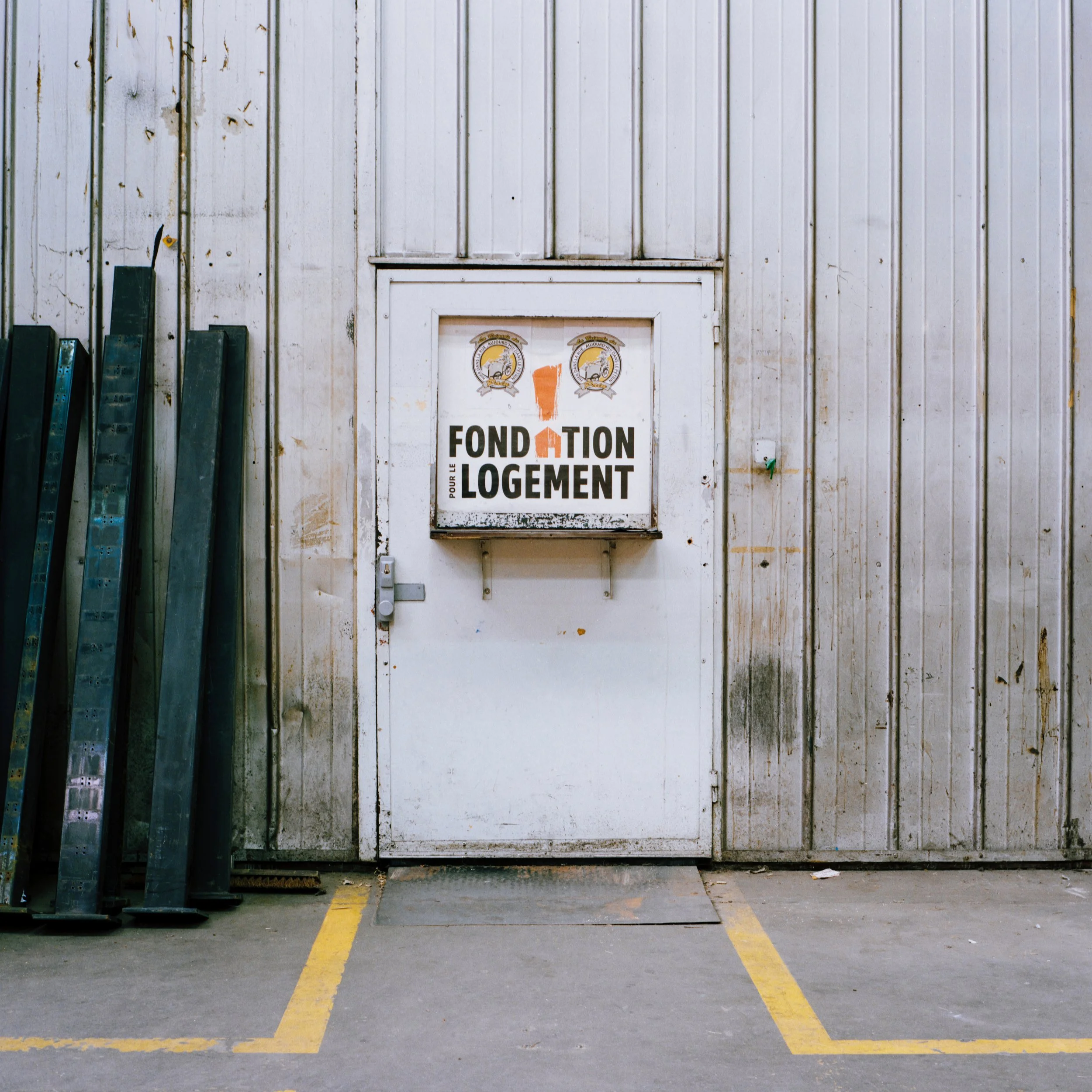 Avant j'avais un atelier dans d'anciennes usines pas loin, ils revendaient le bâtiment donc on a tous été mis dehors.