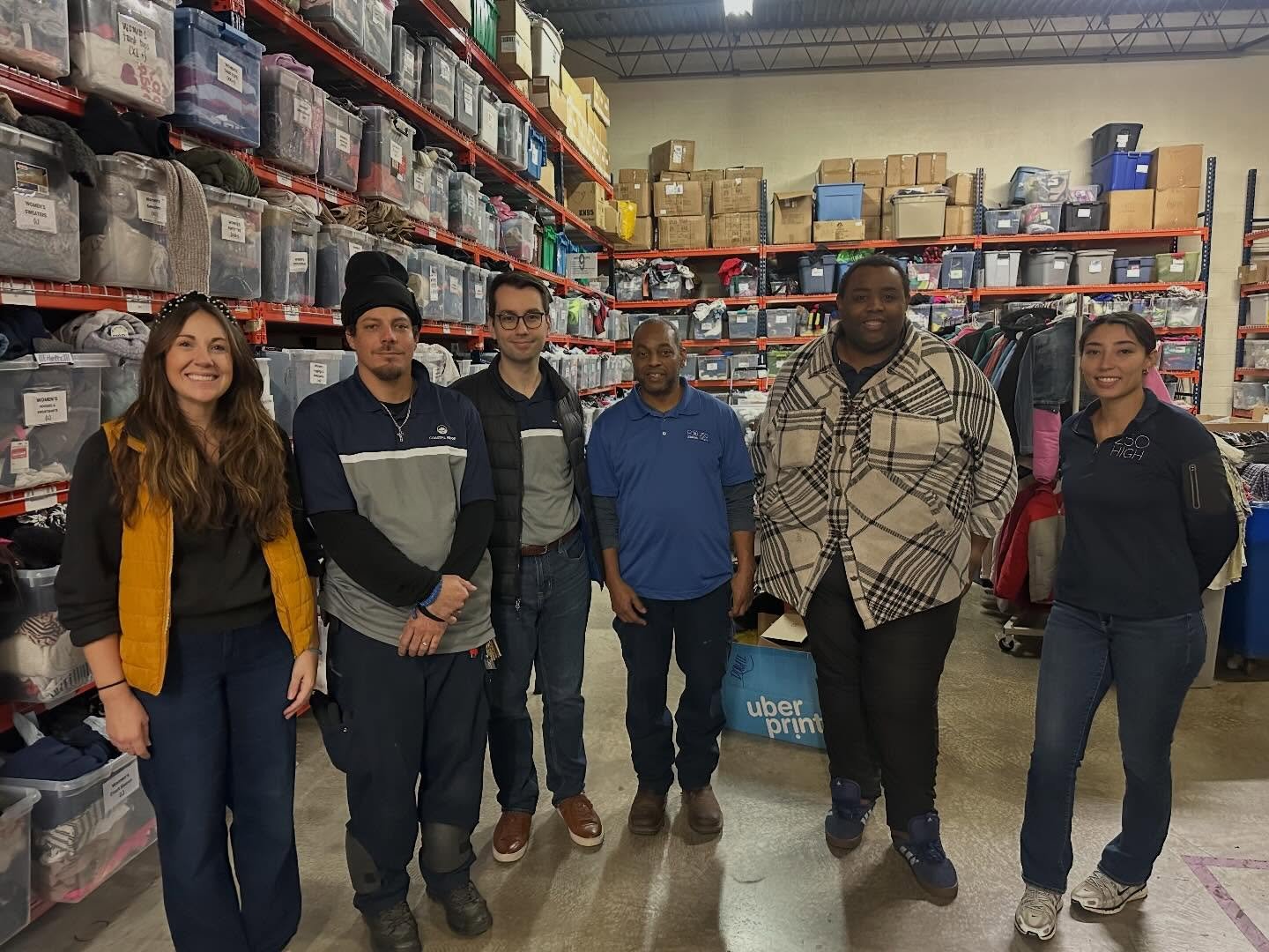 Last week our teams @250high @80onthecommons had the pleasure of giving back.

Monday, our teams spent their morning volunteering @starhousecolumbus a wonderful non-profit organization that assists in helping at risk and unhoused youth.

Thursday, ou