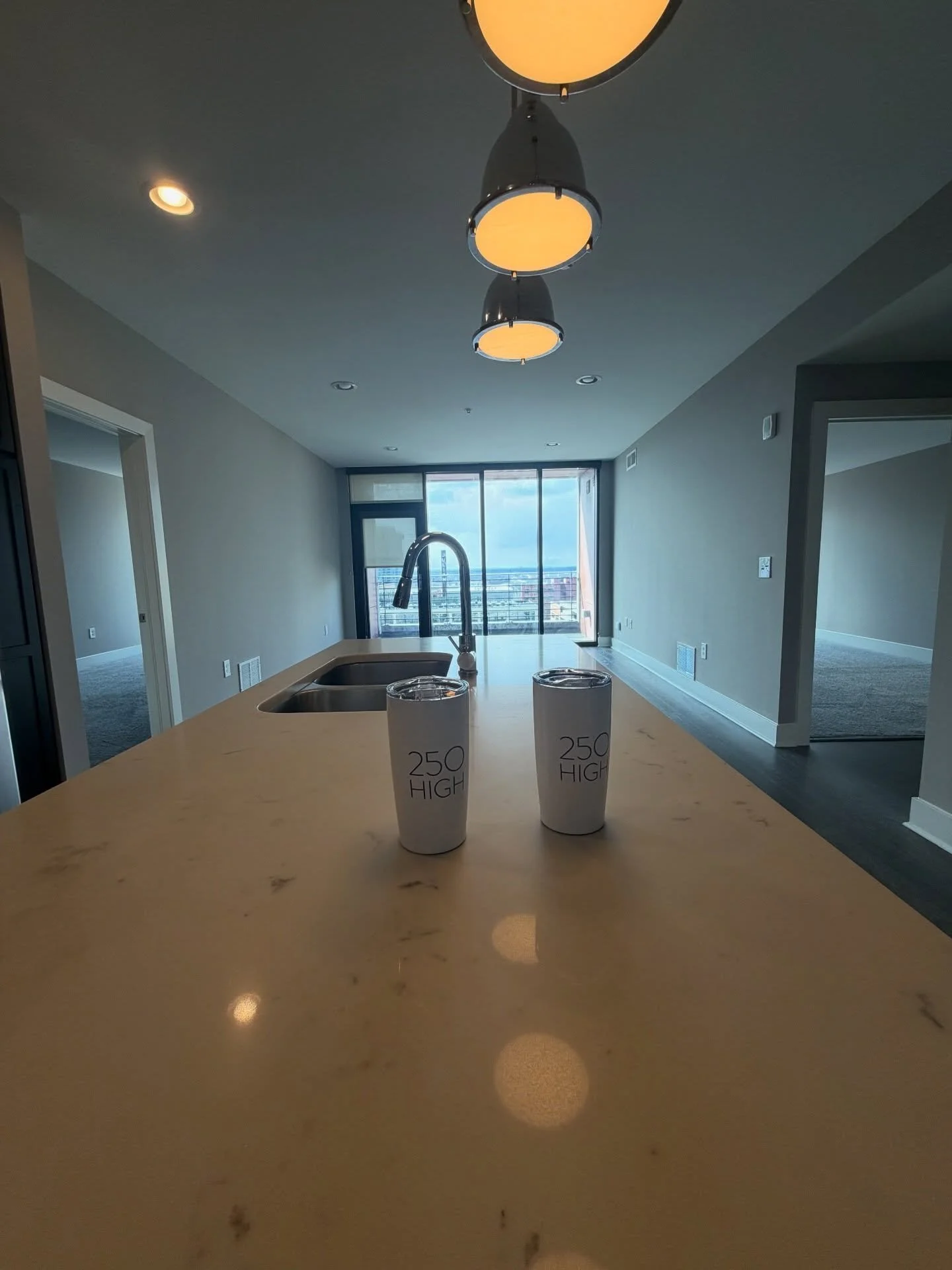 Making sure your next high rise apartment is sparkled and completely move in ready is our favorite thing to do! ✨✨ 
 
To book your tour call 614-524-5055 or visit our website @250high.com 
#614 #250high #columbusliving #downtowncolumbus