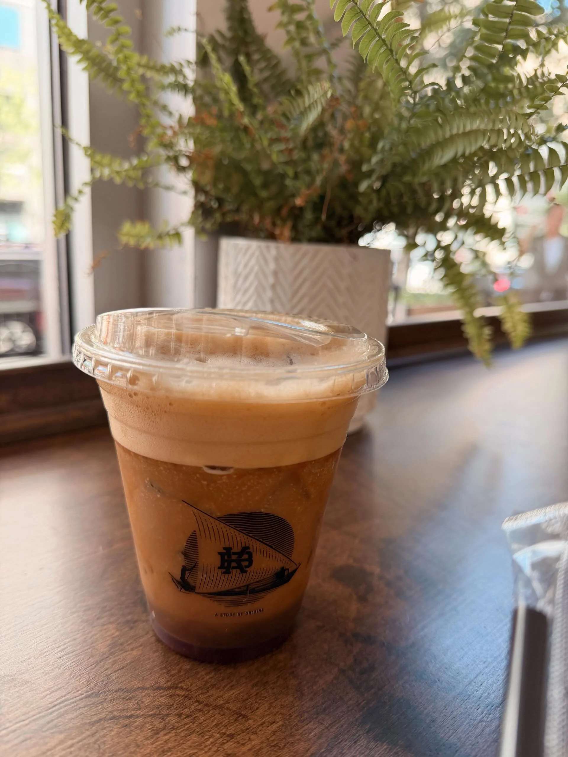 What a beautiful day to check out some local spots. 

First up we have @blackkahawa coffee offering a variety of East African Coffee blends ☕️😌

Second we have @cincomas614 service up tacos, burritos and nachos. Might we mention their barria is 10/1