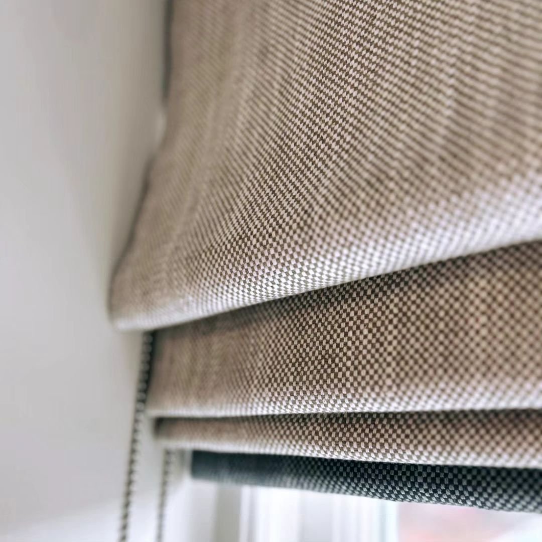 This beautiful textured material from @romo_fabrics made a wonderful roman blind for this TV Snug room.

Available in an abundance of colours, we worked with the interior designer to choose a contrast tone in the same material to use as a feature bor