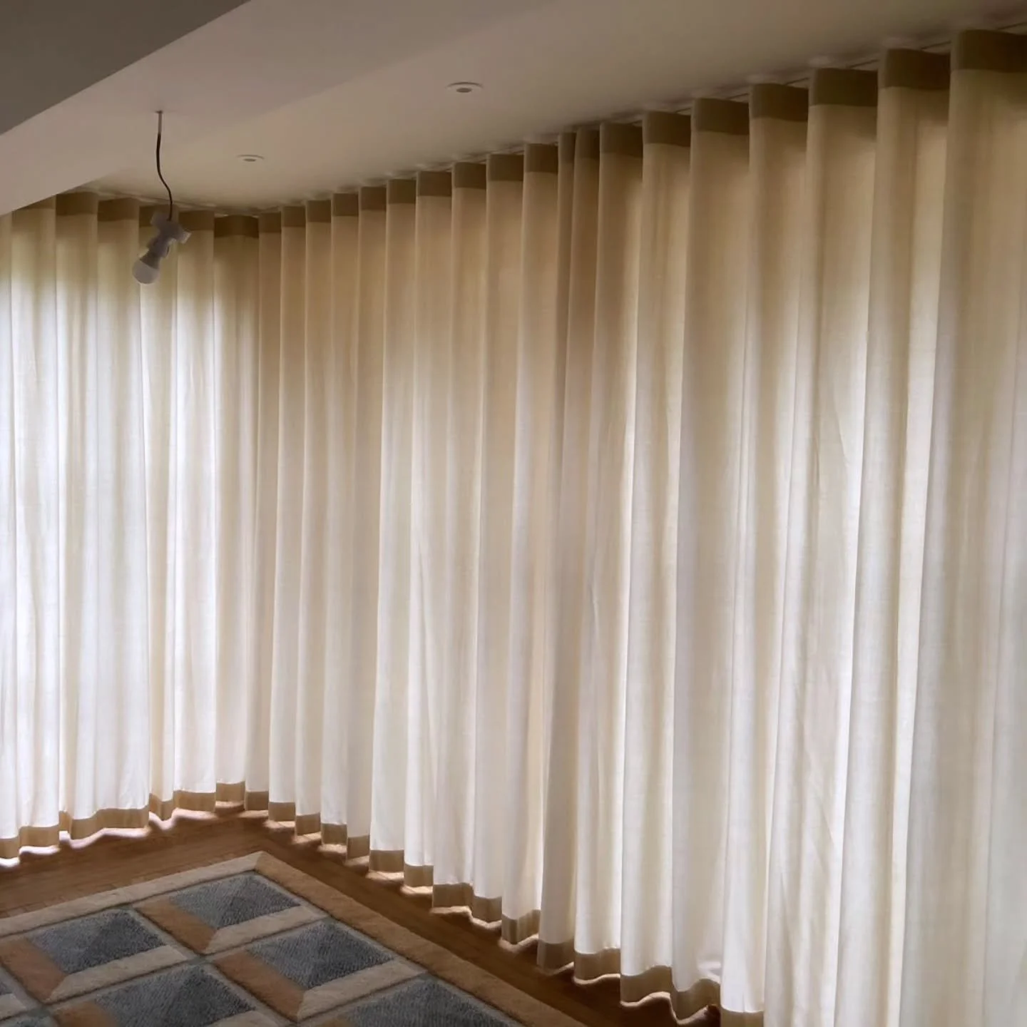 - 5 metre wide wave headed curtains
- Custom bent track
- A following 3 pairs of curtains, 11 roman blinds, 2 scatter cushions and 1 box seat cushion!
Fitted and delivered at project 'Brickhill' today

Fabrics: 
@zinctextile 
@gpjbaker 
@perennialssu