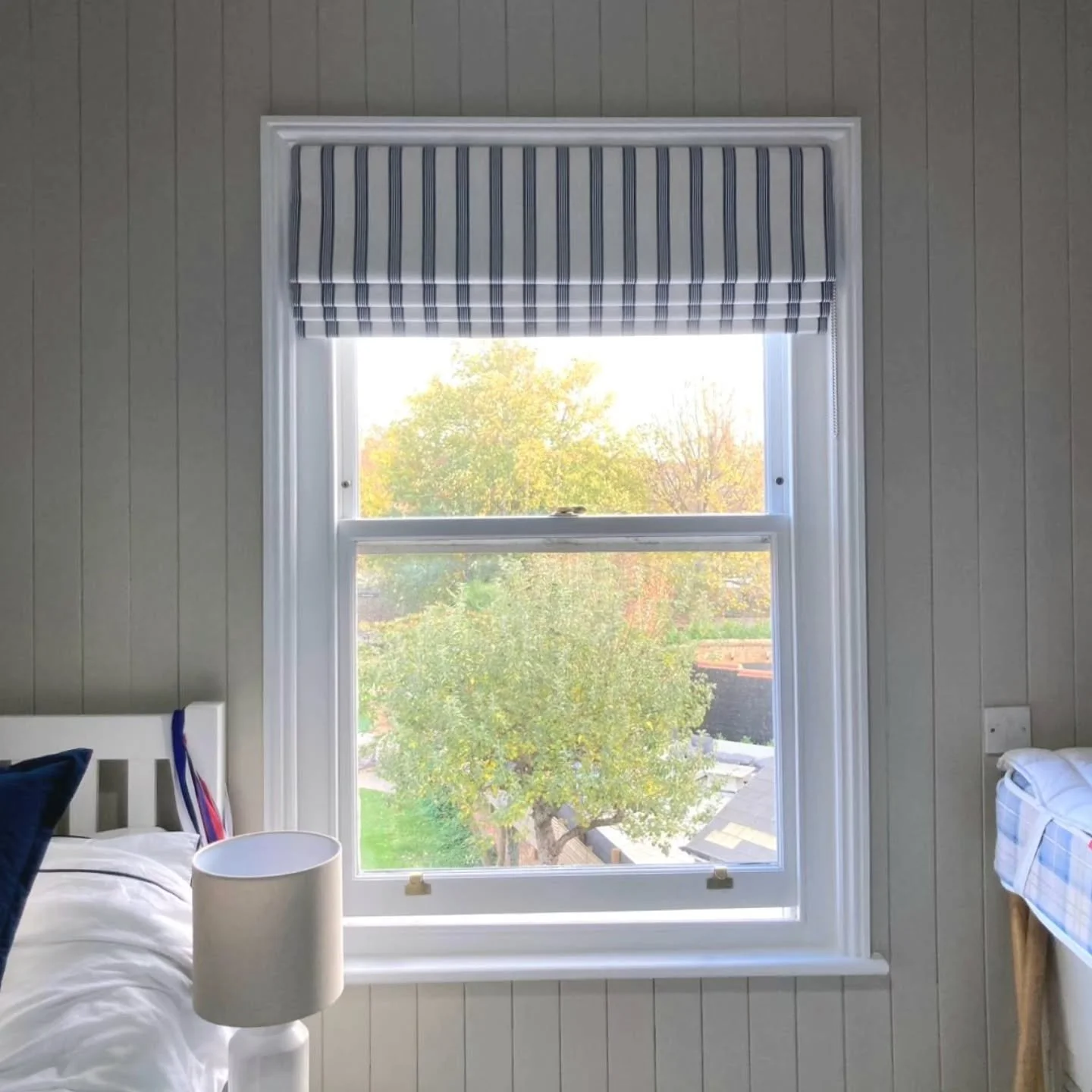 A day of roman blind installations....most of which are stripes by pure coincidence! And what a fine blind stripes do make. 
#romanblinds #bespokeblinds #madetomeasure #softfurnishings #drapery #interiors