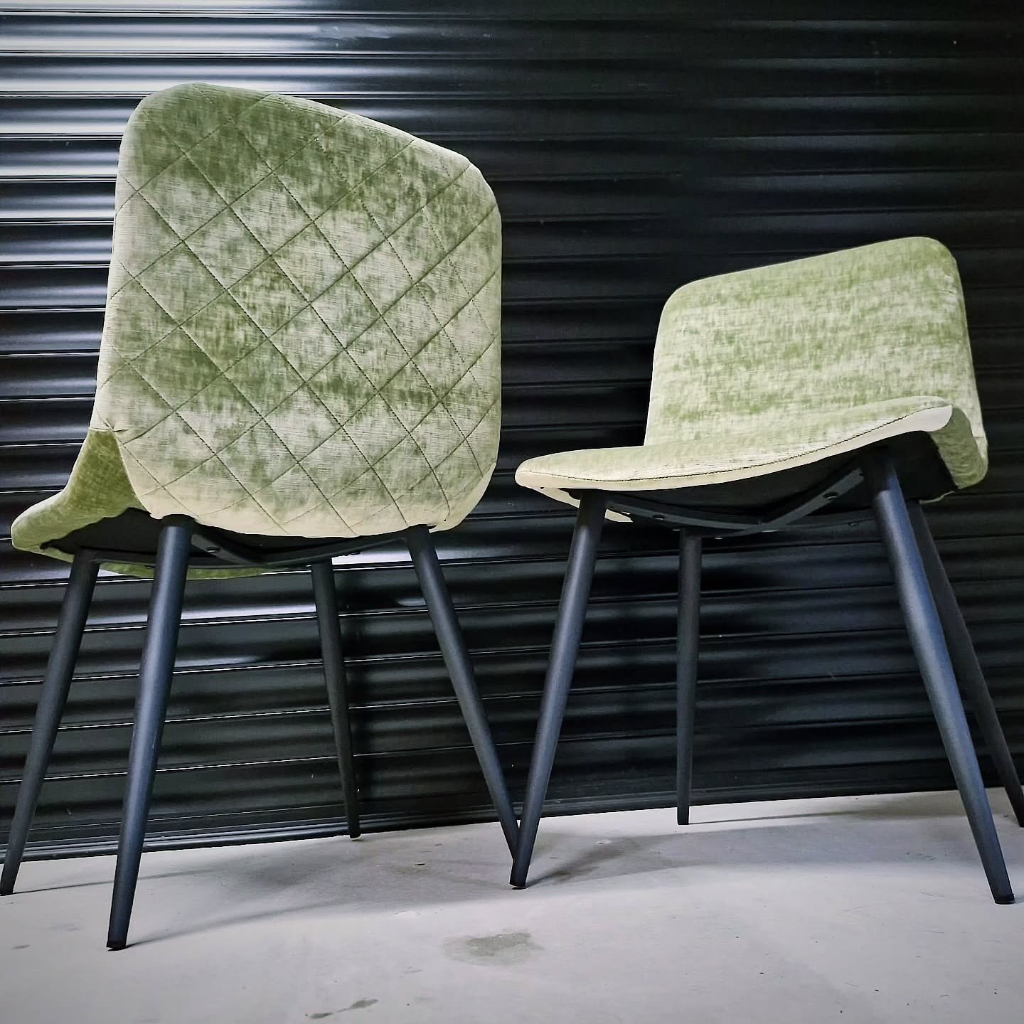 8 x Dining Chairs Reupholstered ✨️
Our client had these existing chairs that were less than a year old but in a blue colour that simply did not coordinate with their newly designed open plan kitchen/diner.
Therefore, we worked with the interior desig