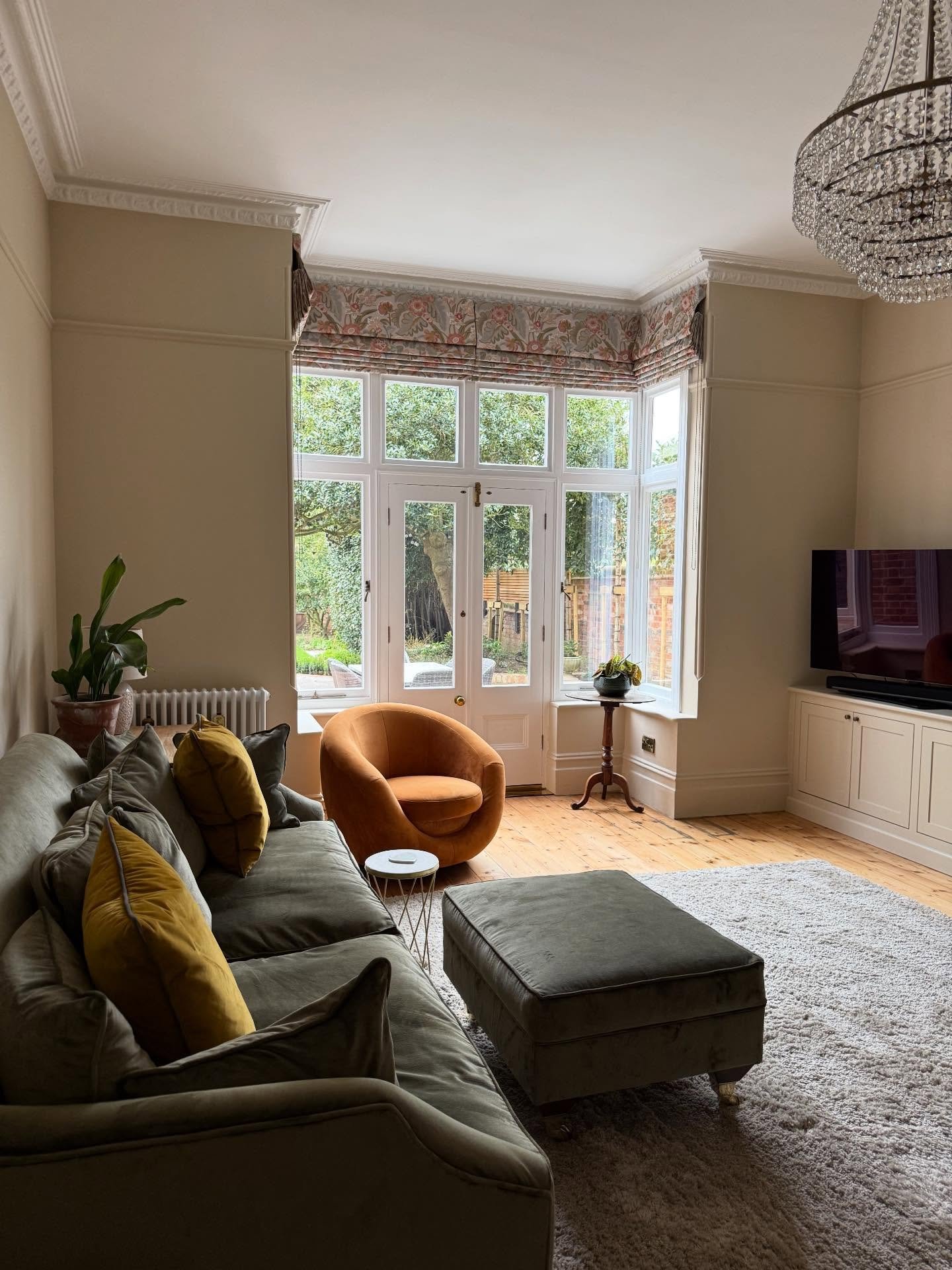 Happy Easter from all of us at Klara Stanbridge 🌸🐣
 
As the light pours in and spring begins to bloom, there&rsquo;s no better time to refresh your home with beautiful fabrics and thoughtful details.
 
We love how this space captures the warmth of 