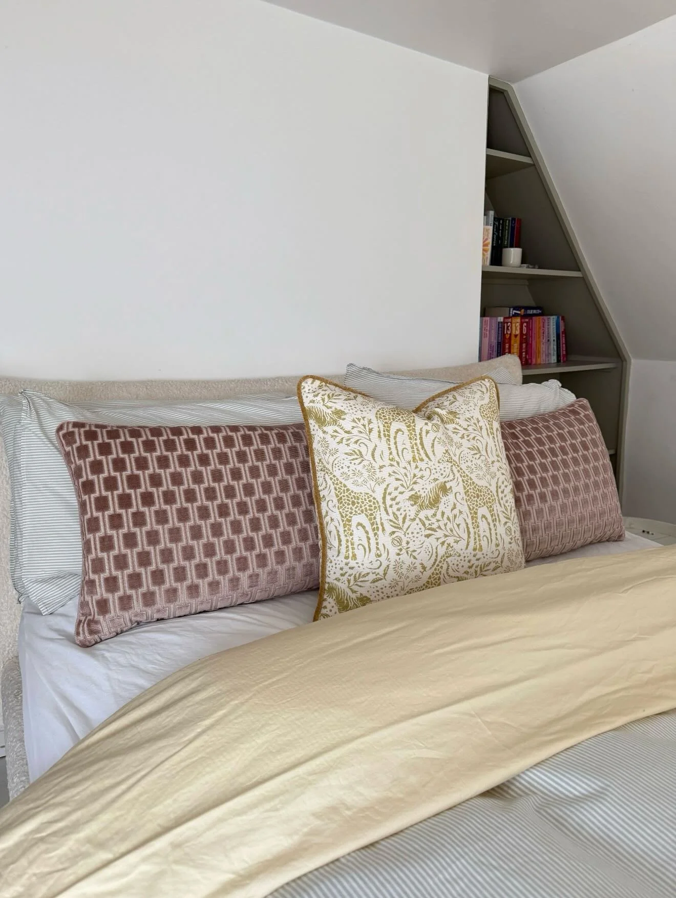 The right cushions can change everything✨

Adding comfort, colour and a sense of calm that instantly makes the whole room feel more inviting.

Fabrics by @kirkbydesign - Bakerloo &amp; Blossom🤍

@jamesharefabric - Sylvan Gold✨
 
#klarastanbridge #th
