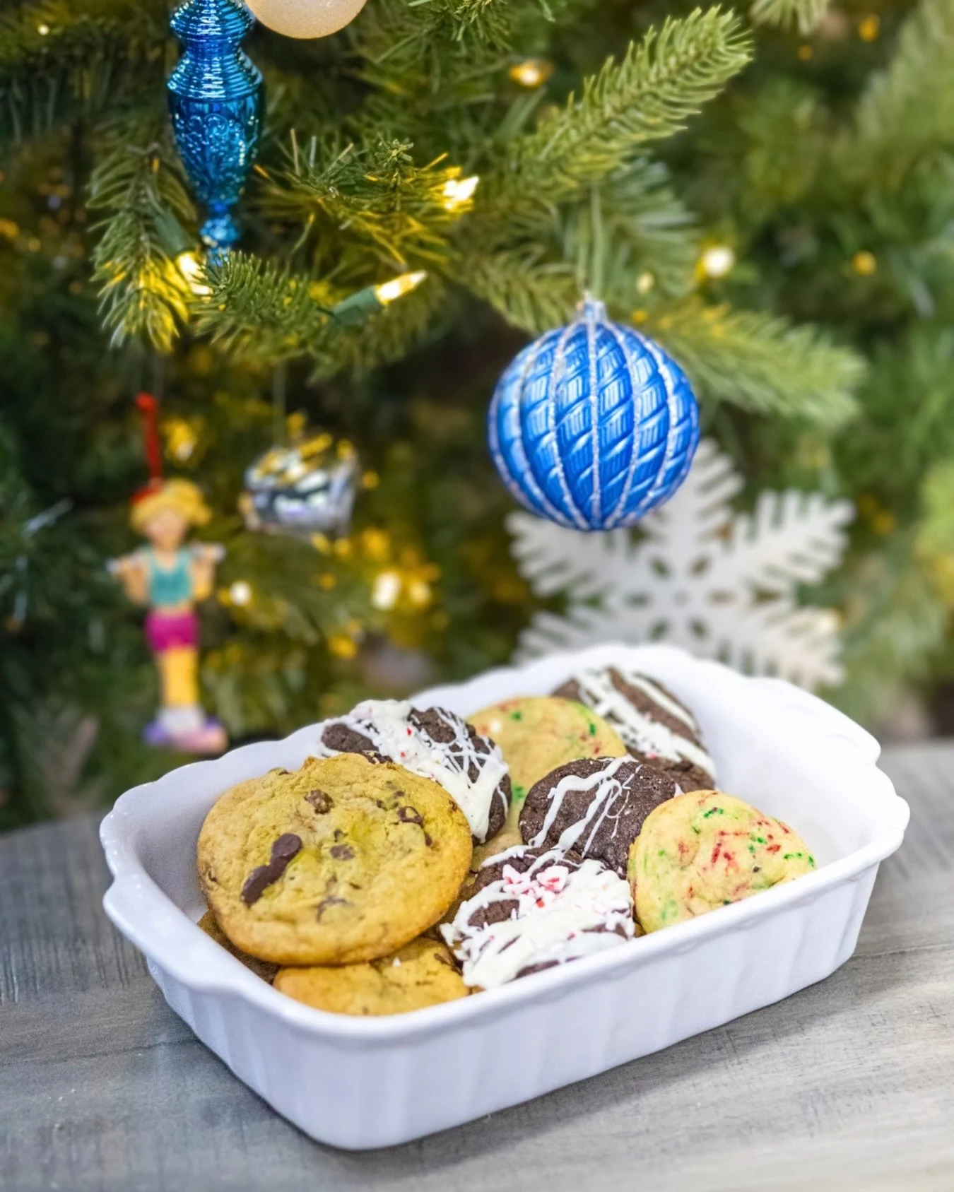 It&rsquo;s back! Join in on our annual holiday cookie exchange this Tuesday December 16th!✨🎄🍪

Cookie drop offs will be accepted Monday the 15th between 4:30-8:00pm &amp; Tuesday the 16th between 5:15am-12:15pm. Please bring 12-24 cookies labeled o