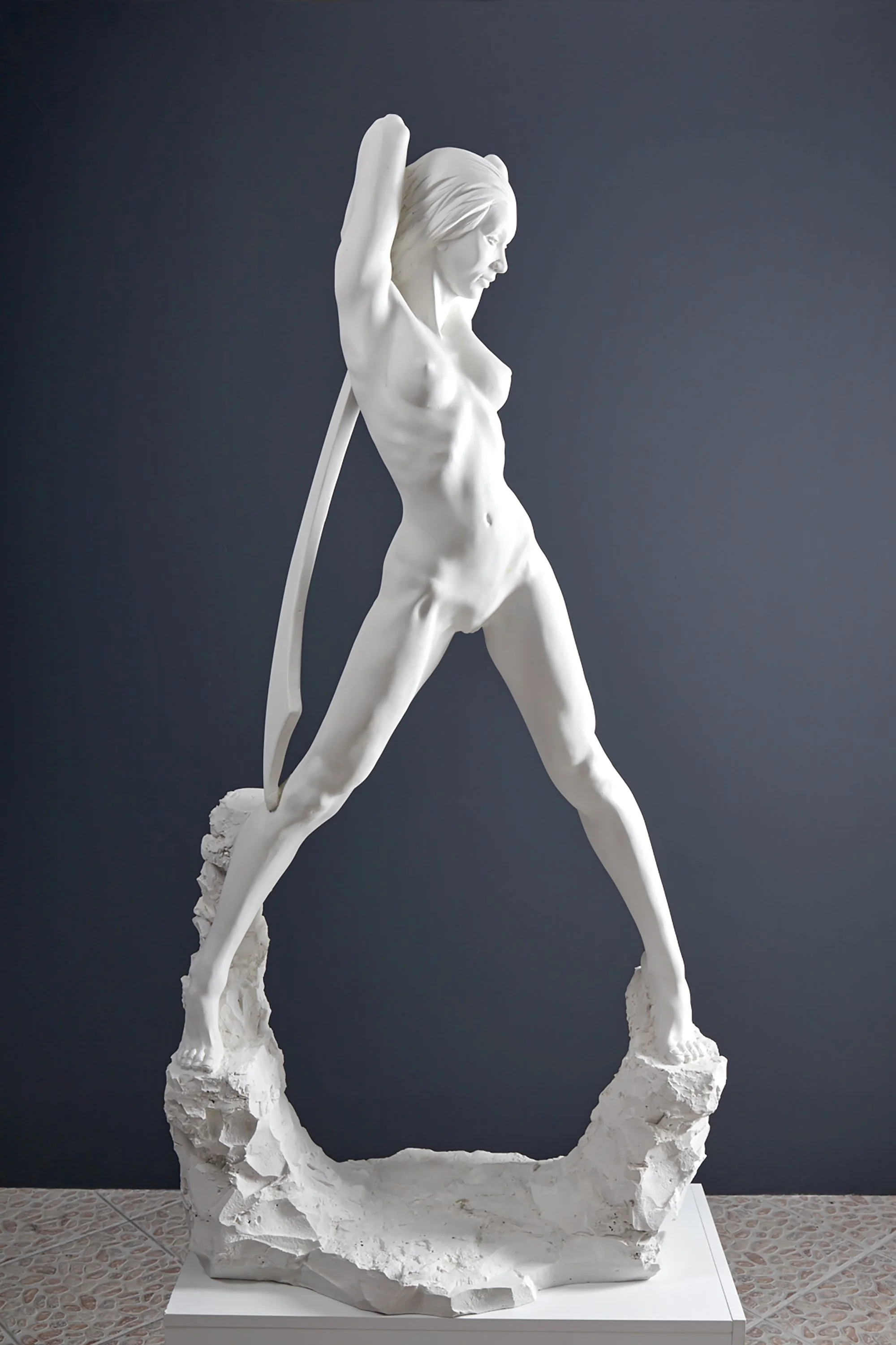 "Judif" 142x68x47 cm, Gips/Bronze 