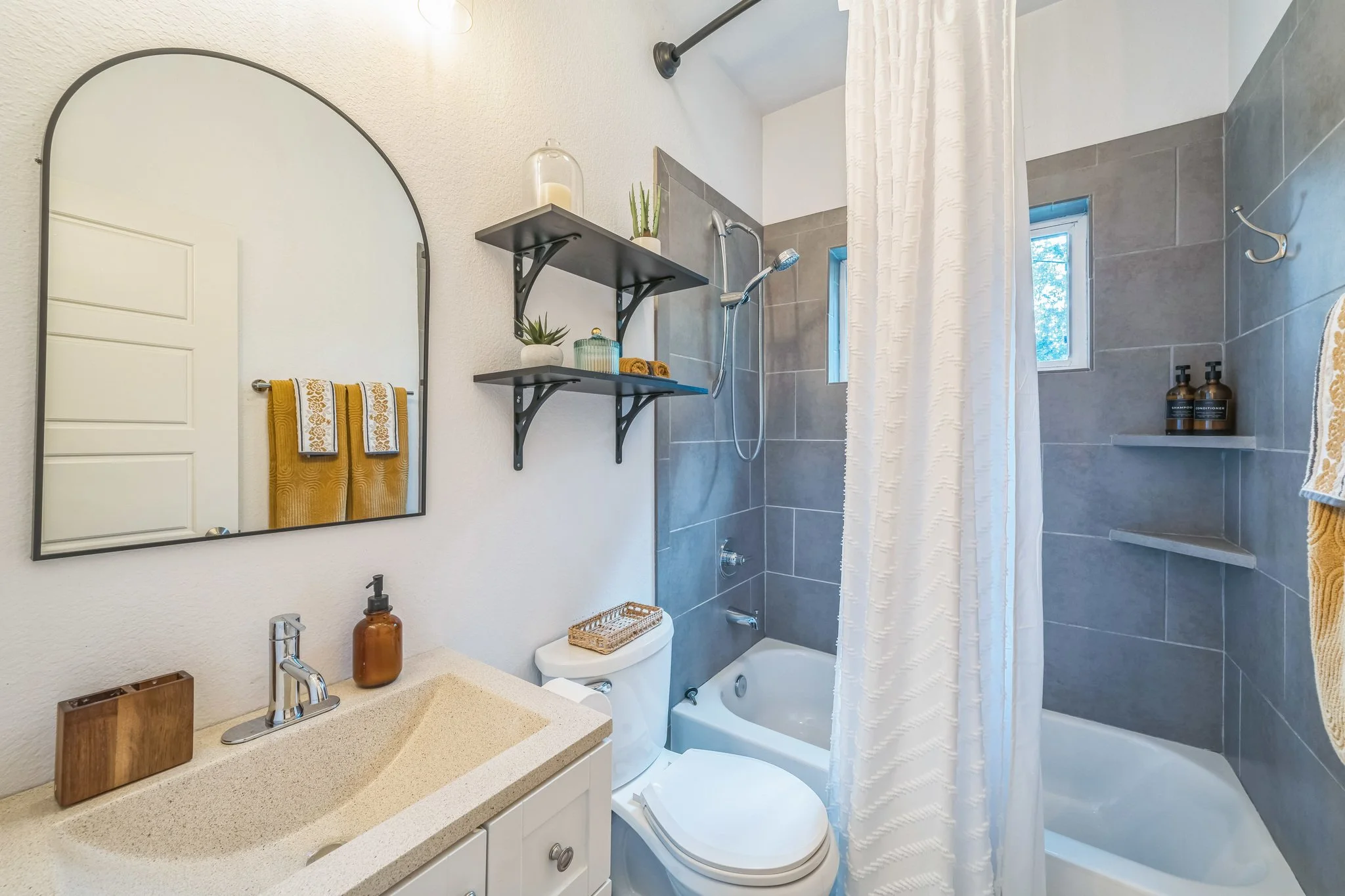 8033_County_Rd_802_Burleson_TX_76028_USA-Bathroom-_BEV3987.jpg