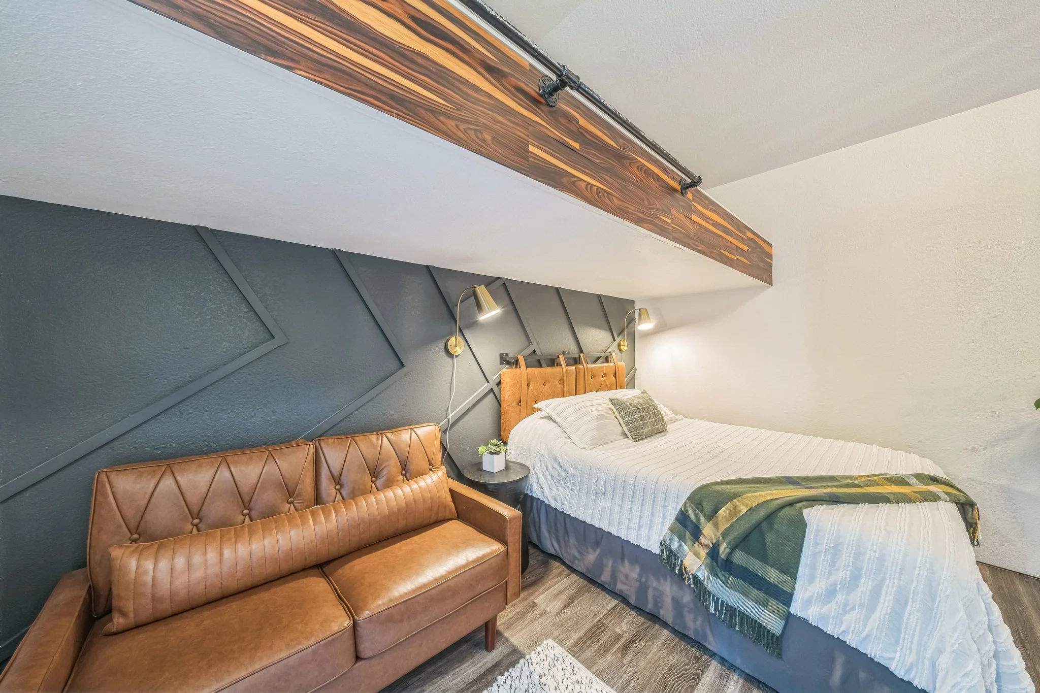 8033_County_Rd_802_Burleson_TX_76028_USA-Bedroom-_BEV3994.jpg