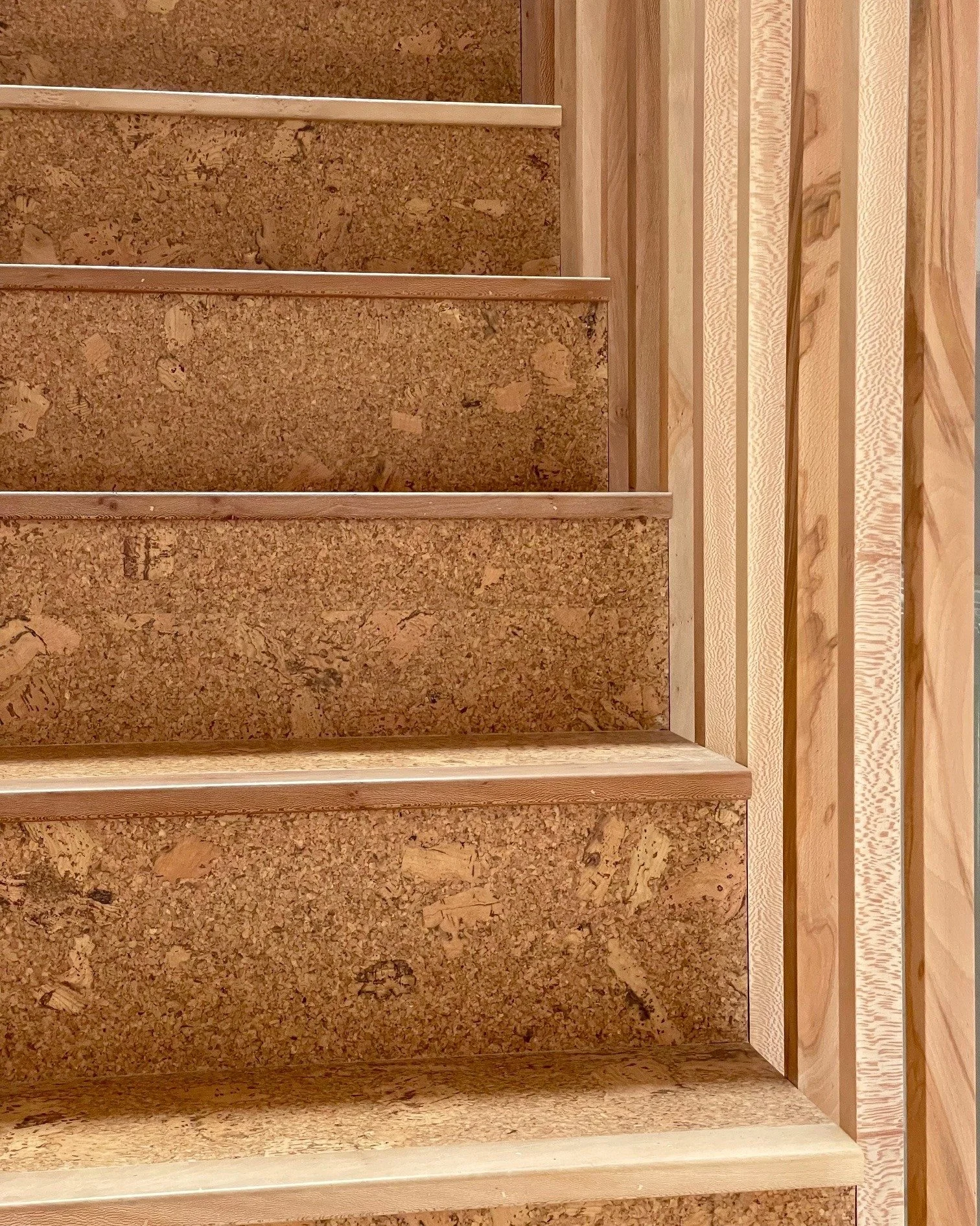 A sneak peek of a recently completed project: a new staircase made from old trees in a Warner house in Walthamstow 🌳 A mixed species palette of London Plane, Elm and Beech was supplied by @fallenandfelled, complete with a silhouette of the existing 