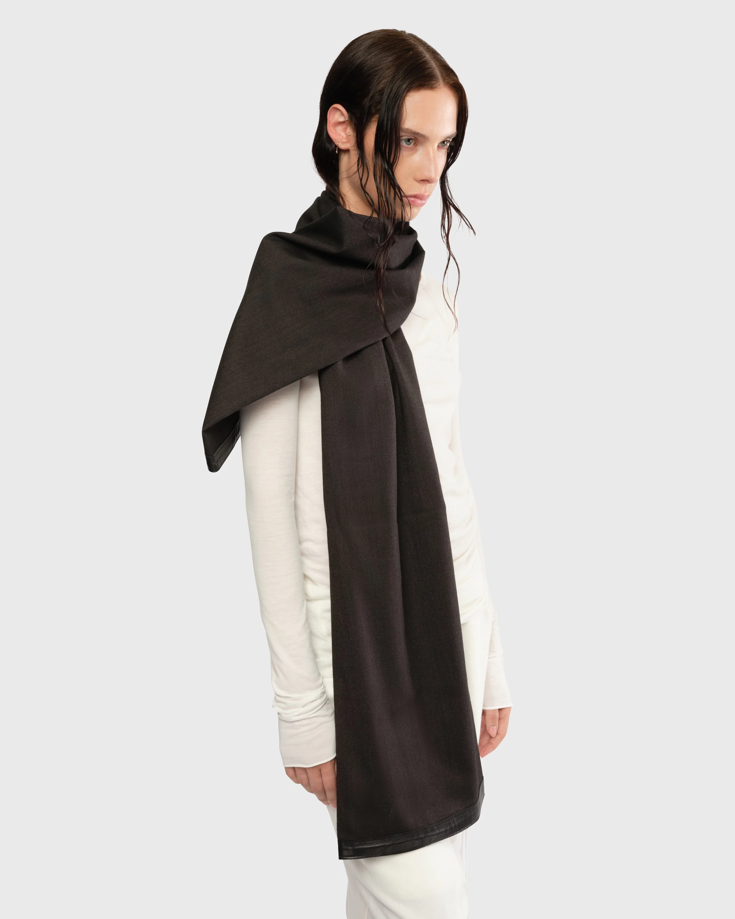 MYF257111LAWV_SIOUXSIE SCARF_31.jpg