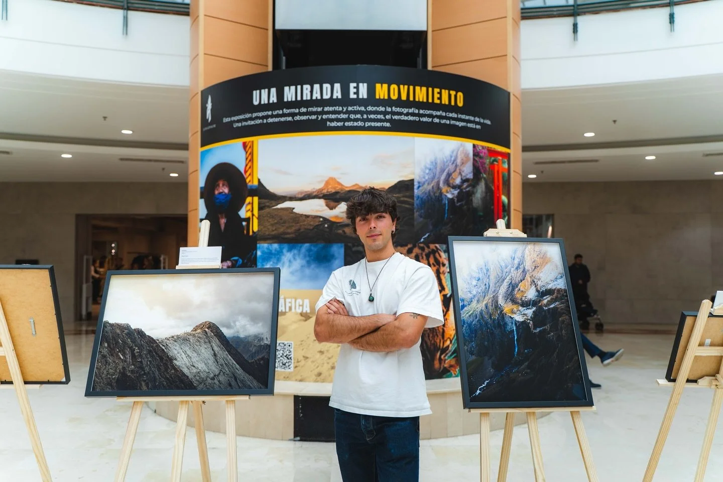 Inauguramos exposici&oacute;n en el centro comercial La Morea. Una peque&ntilde;a pieza de mi trabajo que podr&aacute; verse en la planta baja de La Morea del 13 de abril al 26 de abril. 

Momentos cotidianos y extraordinarios, gestos fugaces, paisaj
