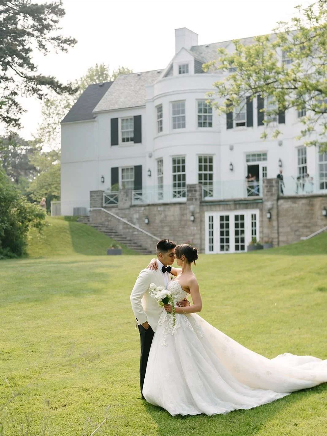 Vanessa + Allen&rsquo;s wedding at Harding Waterfront Estate was elegant, modern, intimate and full of love. 

For V+A, we designed a soft, tonal palette of whites and fresh greens that flowed organically down caterpillar-style tables with lush flora