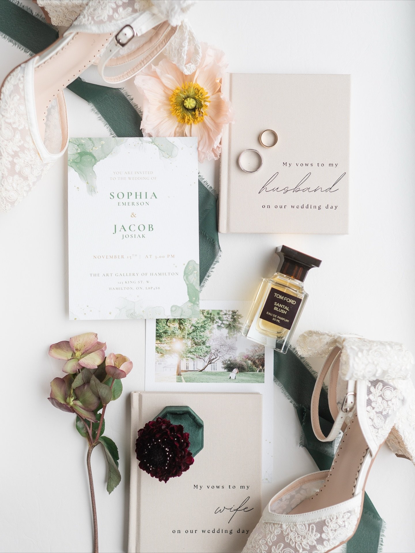 A timeless fall wedding at the Art Gallery of Hamilton closed of our 2025 season. 

Sculptural florals, long tables, floating lanterns, and the AGH glass pavilion as the backdrop.

Modern full-bloom arrangements mixed classic hydrangeas and roses wit