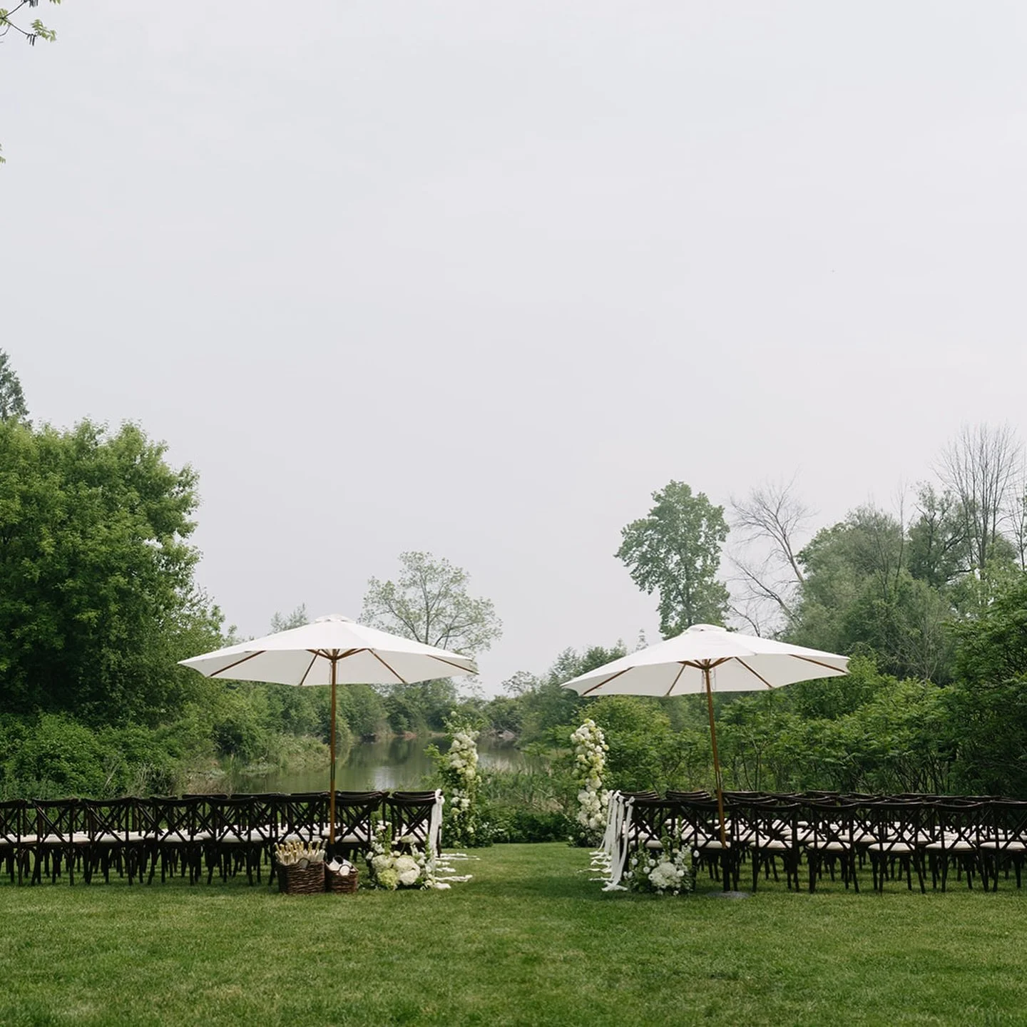 Pretty ceremony moments at Harding Waterfront Estate 🤍
Flowing ribbons on chairs, meadow florals welcoming guests down the aisle, and a feeling of simple, effortless elegance from start to finish.

Venue @hardingwaterfrontestate 
Planner @augustinbl