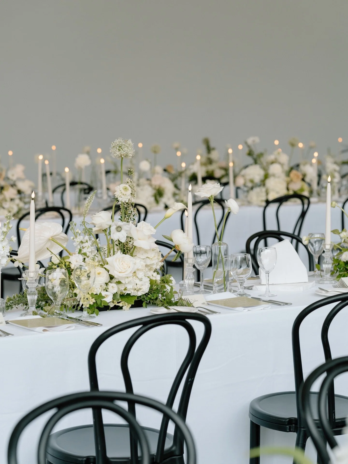 when the whole team is in sync&mdash;
this is what it looks like.

nothing forced, nothing fighting for attention
just everything moving in the same quiet rhythm.

light, florals, space&hellip; all speaking to each other
so each moment lands softly, 