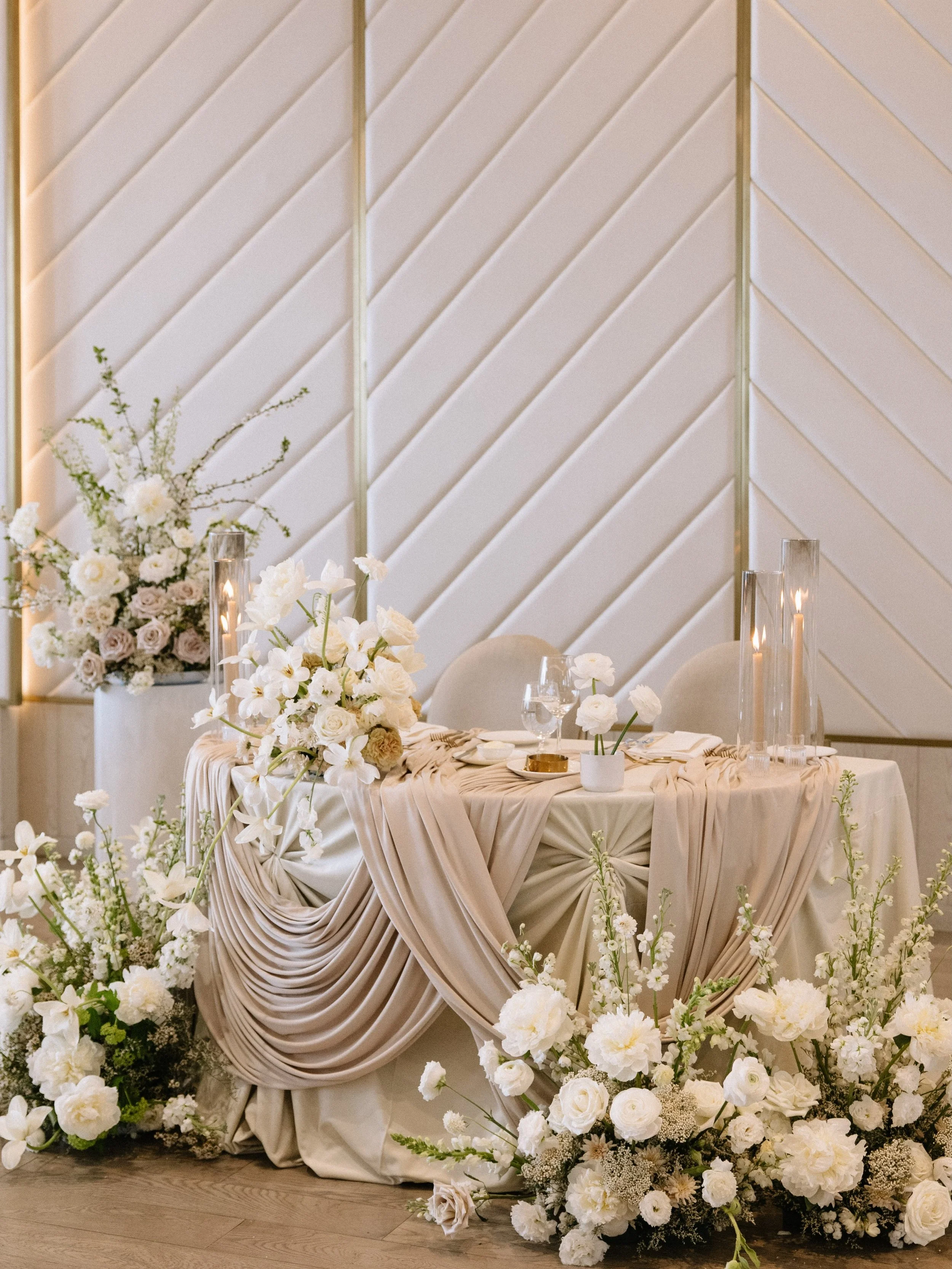 Full bloom, elegant garden-chic energy for A + D at @thepearlehotel.

The ceremony was overflowing with lush floral meadows, which later made their way over to the sweetheart table for a second look; because obviously, we weren&rsquo;t letting those 