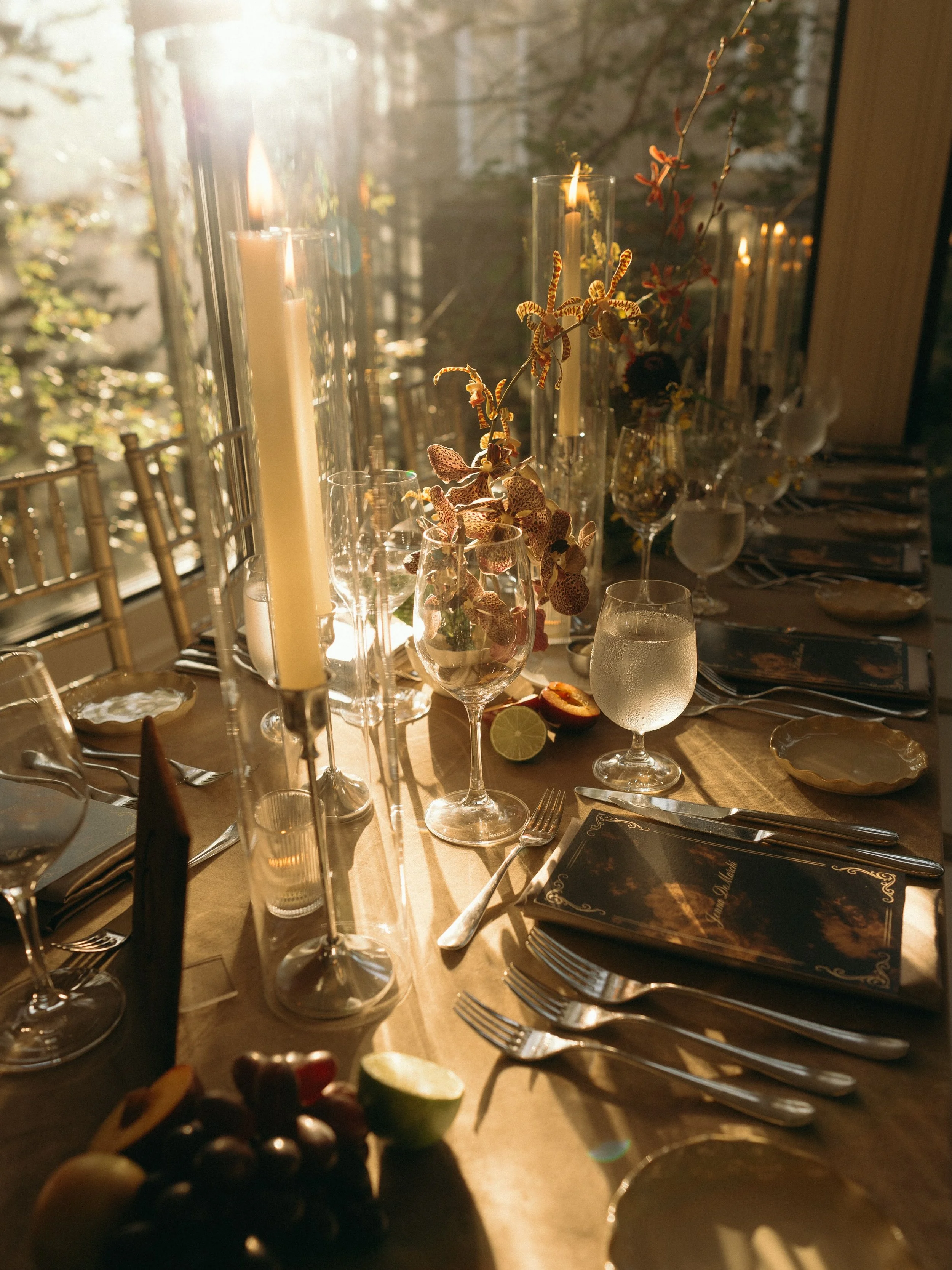 I gasped when I opened Olivia + Logan&rsquo;s wedding gallery.

The way the light played catch with the shadows, danced across the florals, and how @lisa.mariephotography caught those fleeting moments&hellip;to me, that&rsquo;s what magic looks like.