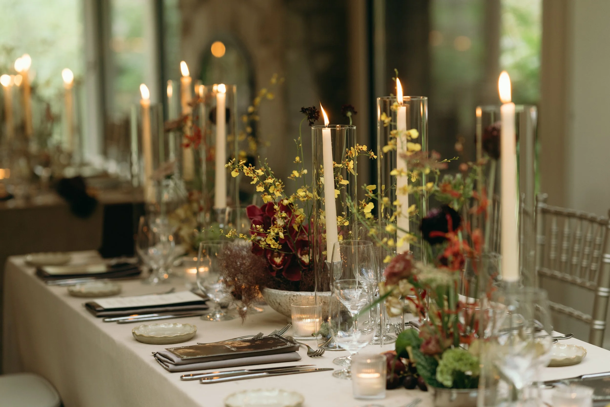 Guide to wedding table centerpieces by shape