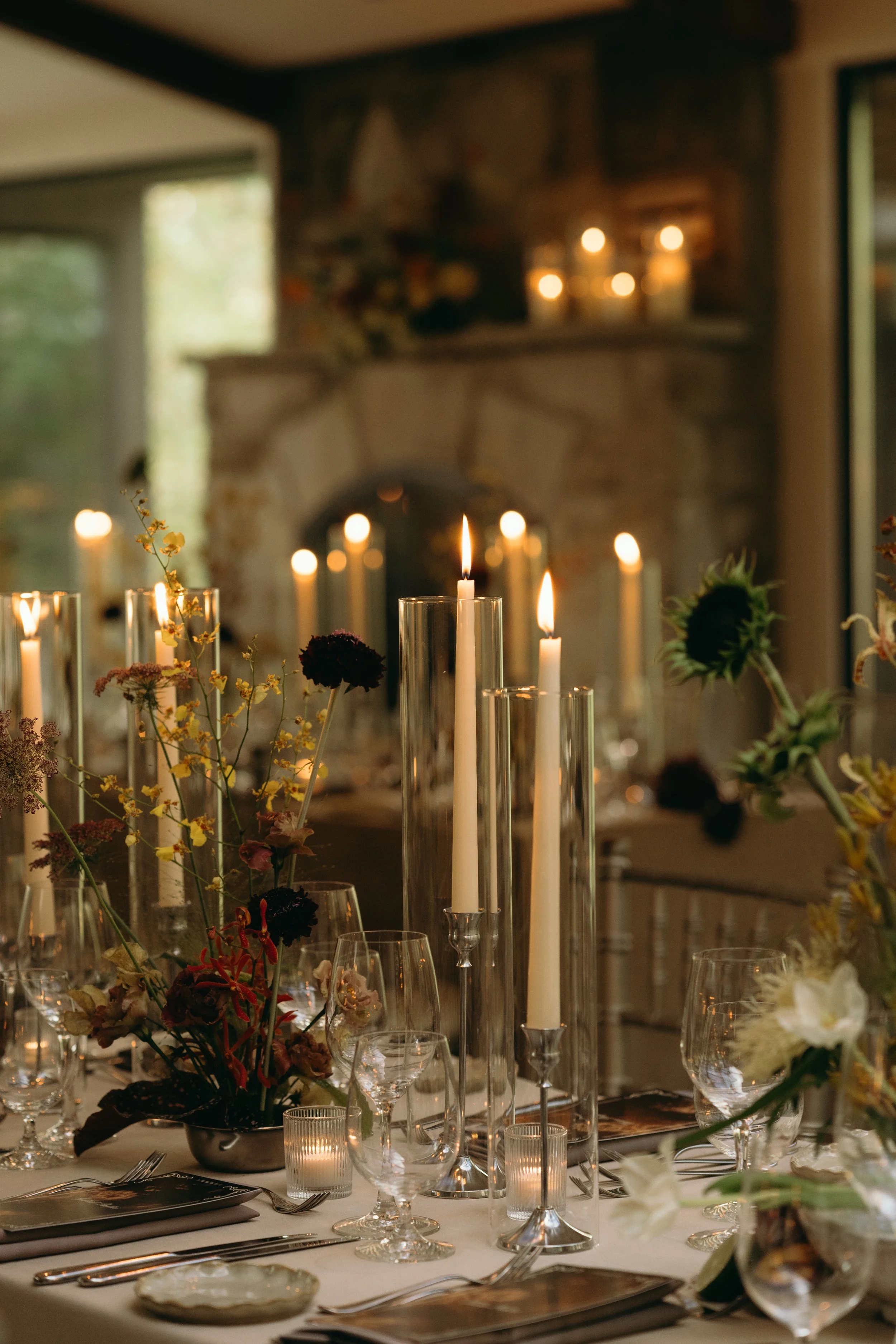 Guide to wedding table centerpieces by shape