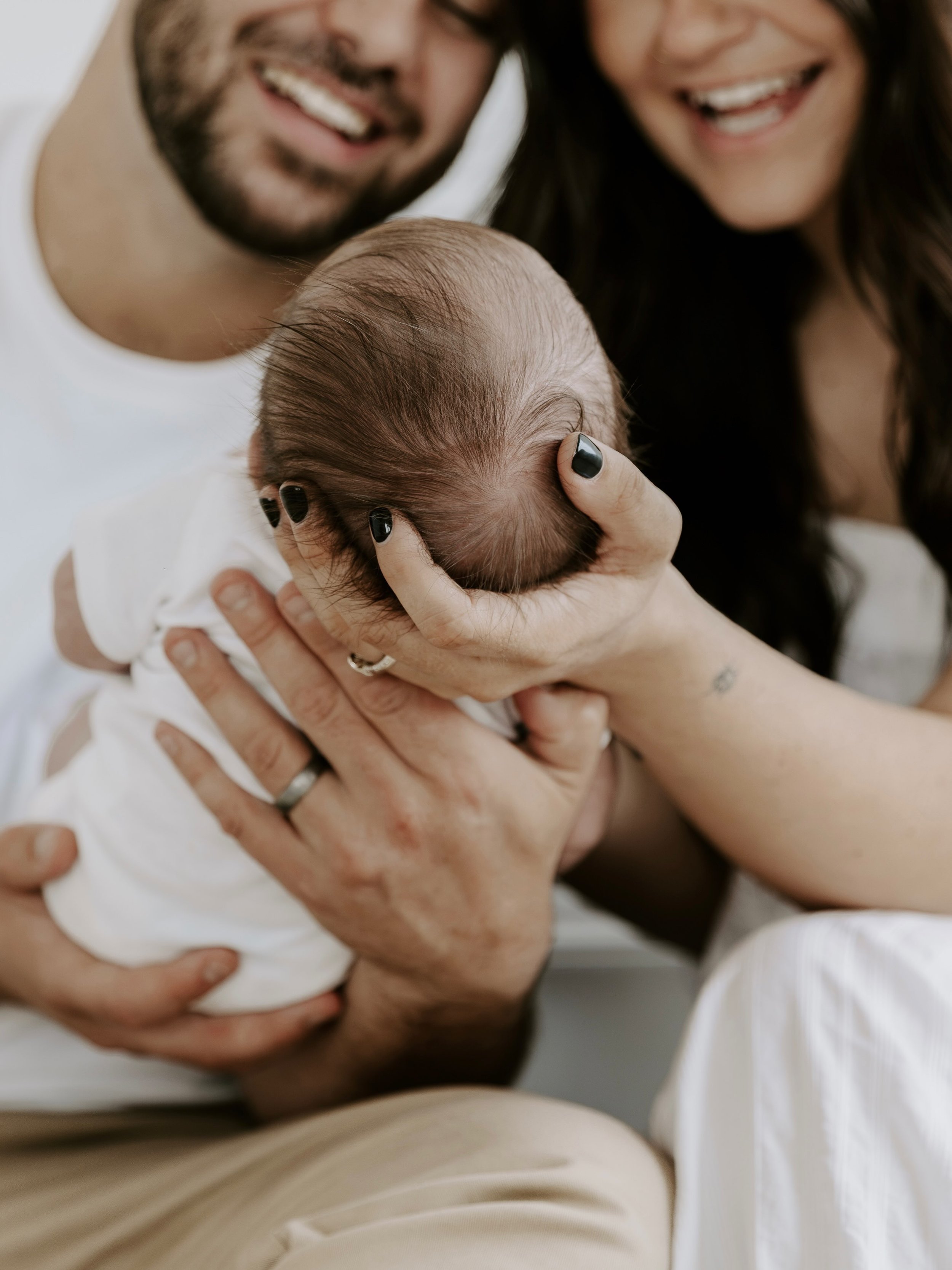 The proudest parents with their precious little boy 💙 Newborn sessions are always just so special!!! Getting to document these first days, when they&rsquo;re this tiny and everything is so new, will never get old.